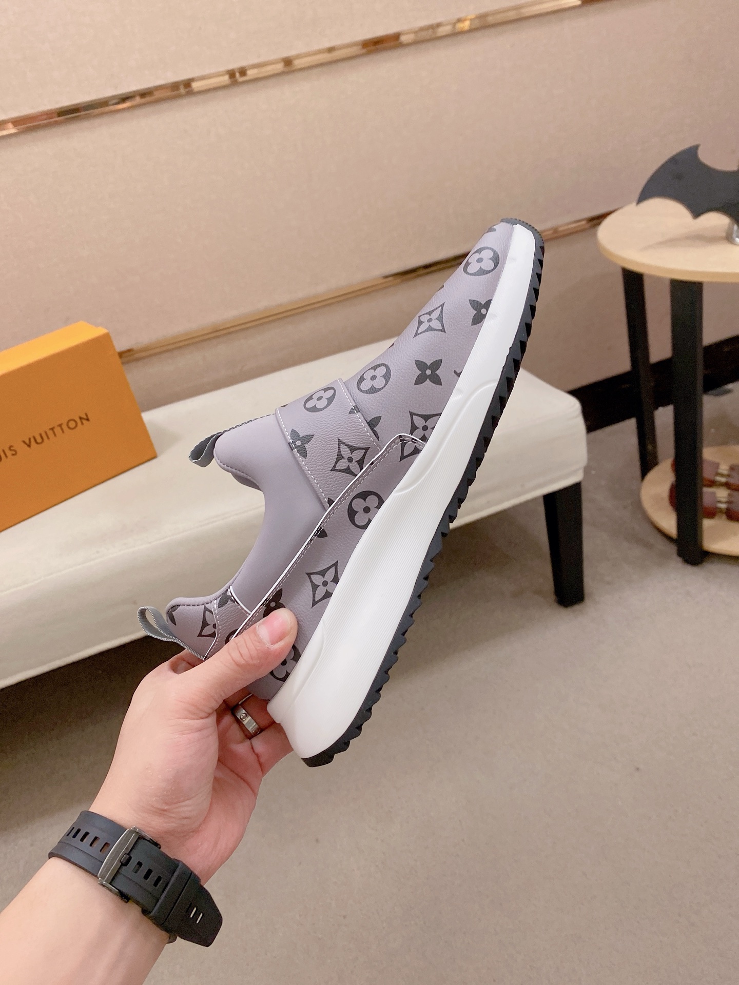 LV Style Men's Shoes style reference detail image 5 from source 780828