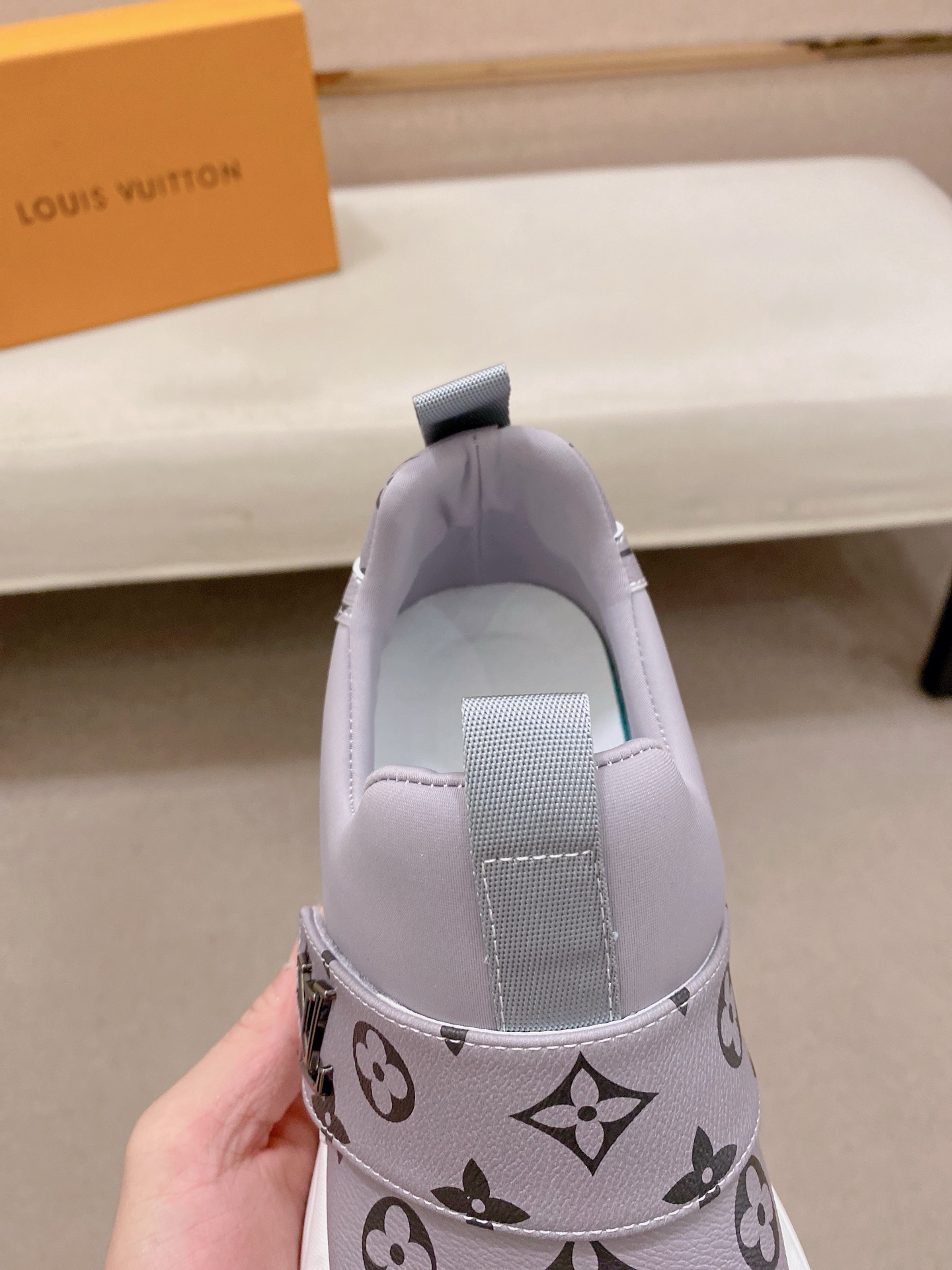 LV Style Men's Shoes style reference detail image 6 from source 780828