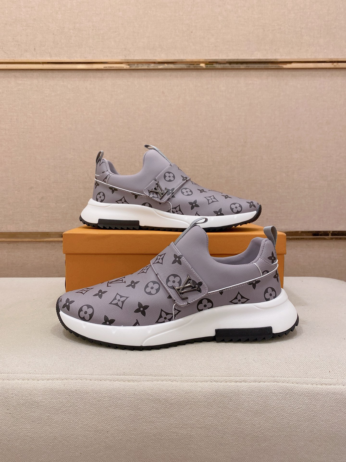 LV Style Men's Shoes style reference detail image 7 from source 780828