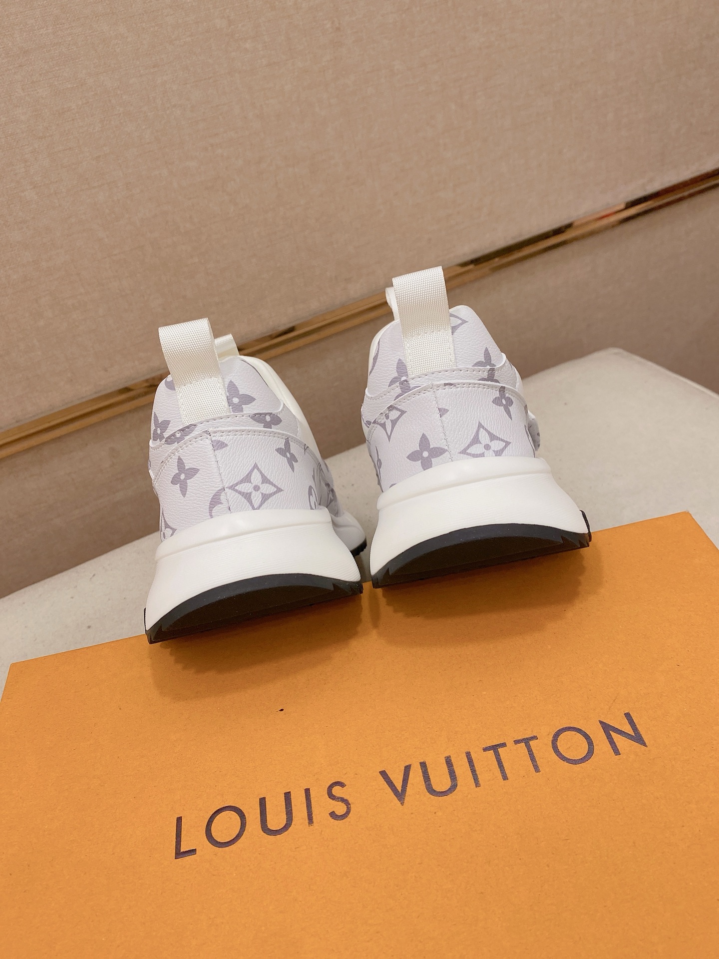 LV Style Men's Shoes style reference detail image 8 from source 780829