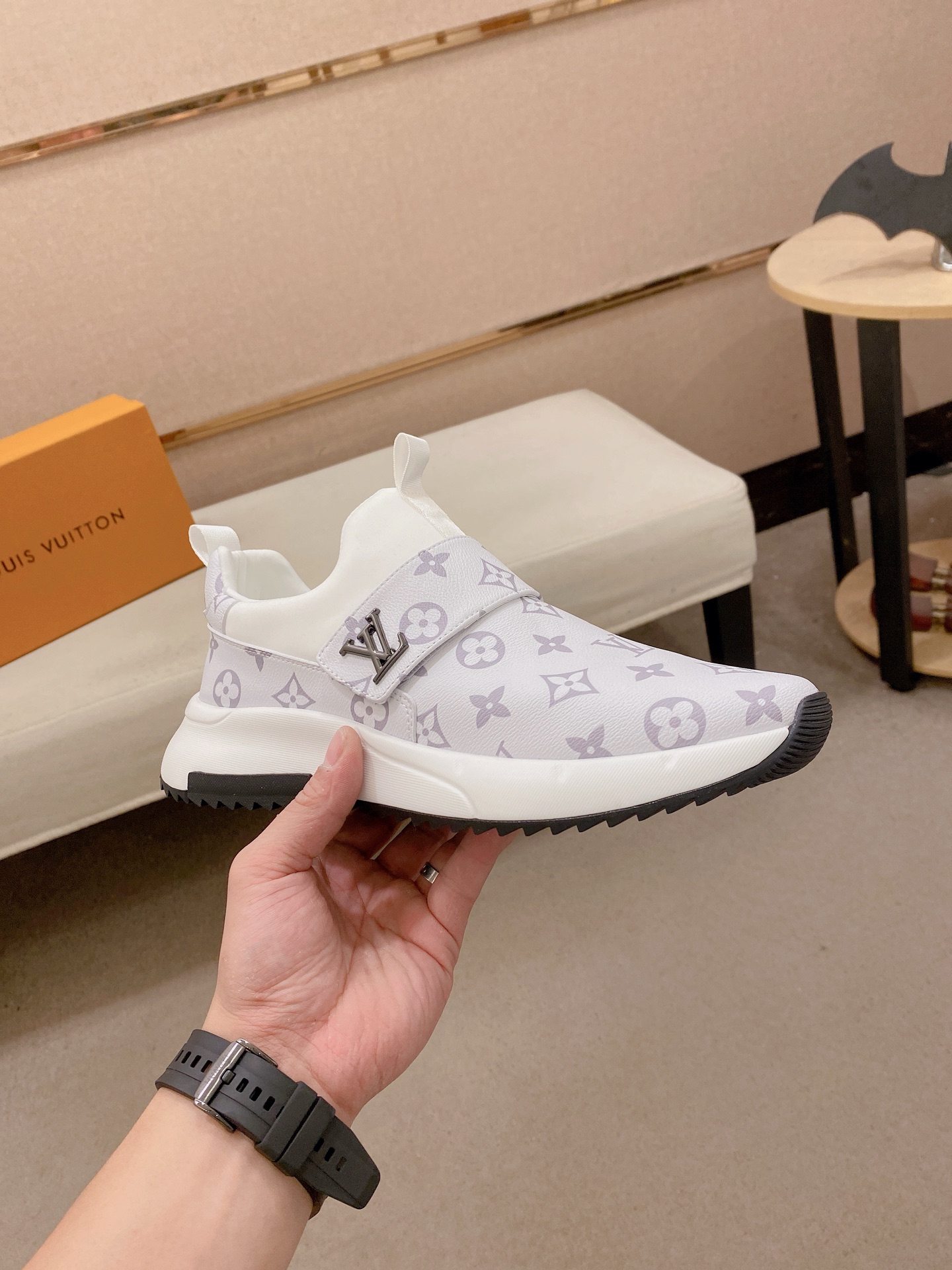 LV Style Men's Shoes style reference detail image 4 from source 780829