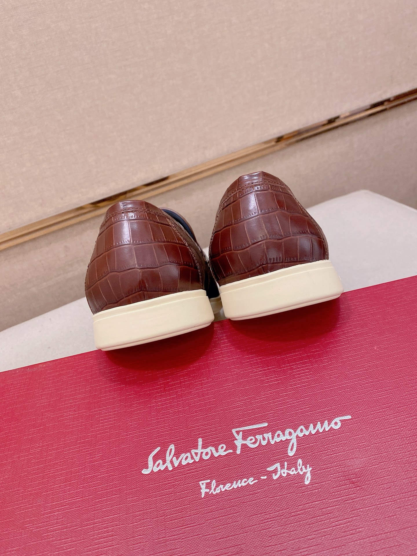 Ferragamo Style Leather Men's Shoes Men's Shoes Men's Shoes detail image 9 from source 783463