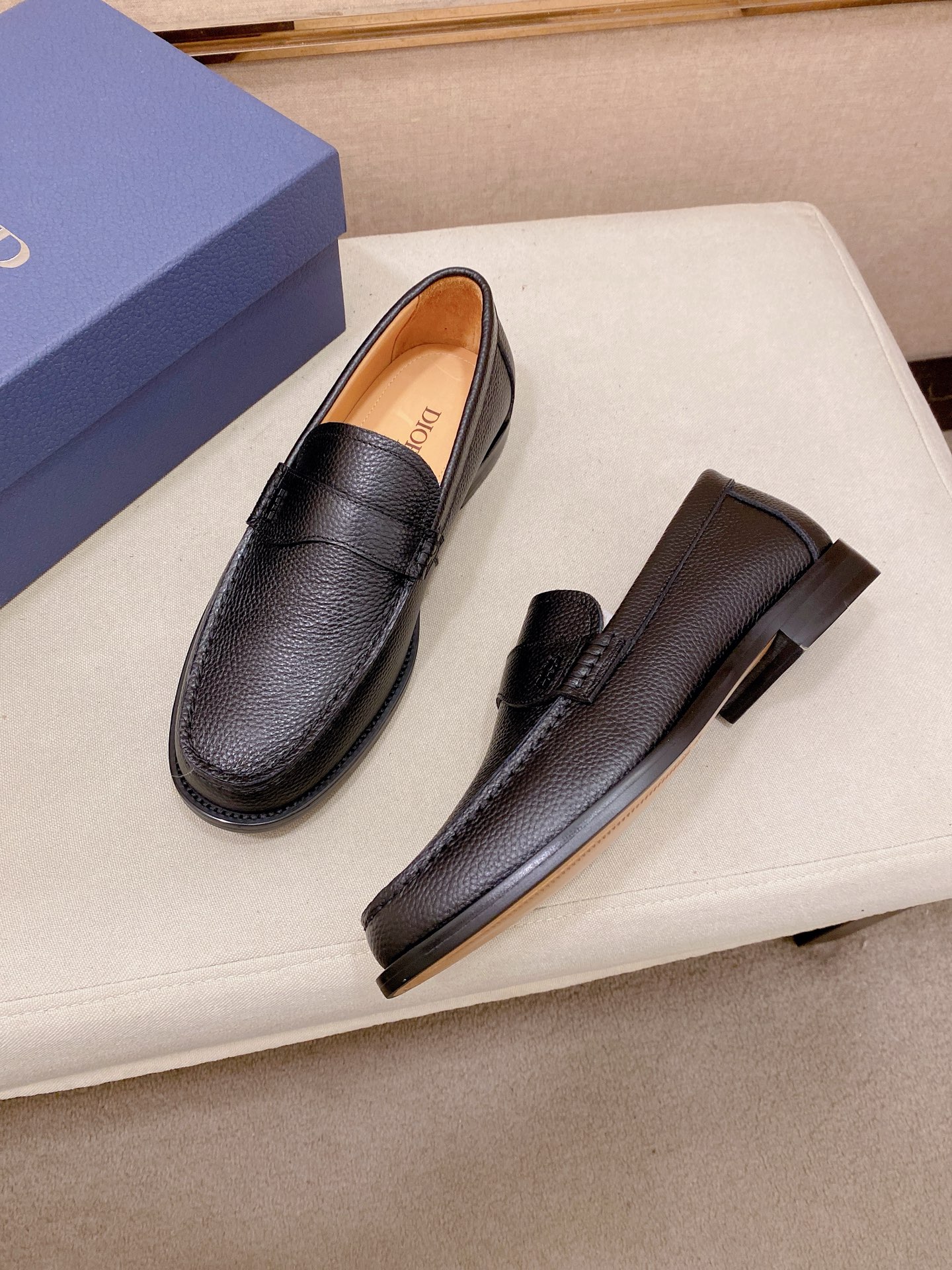 Dior Style Leather Men's Shoes style reference detail image 7 from source 782381