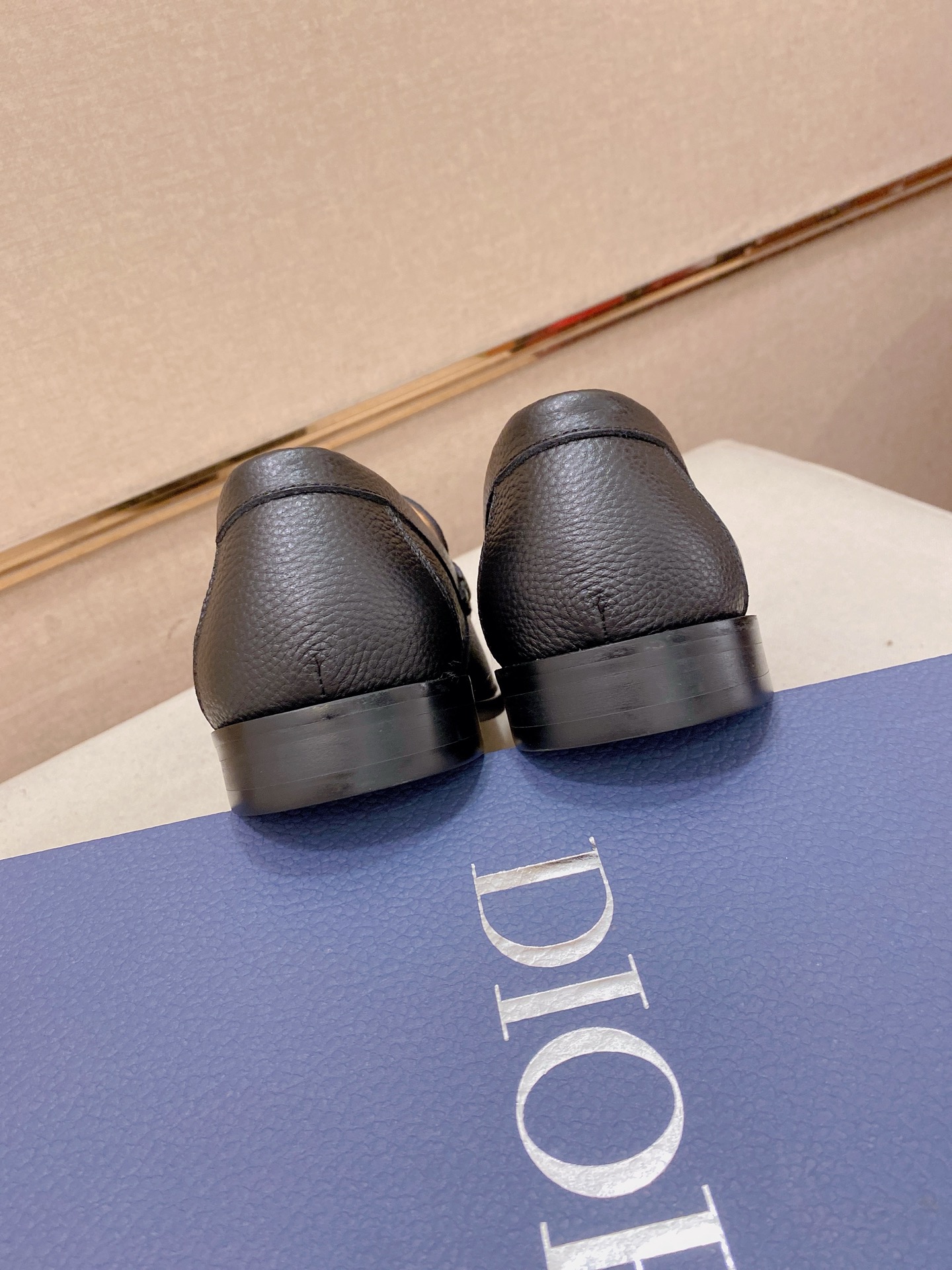 Dior Style Leather Men's Shoes style reference detail image 9 from source 782381