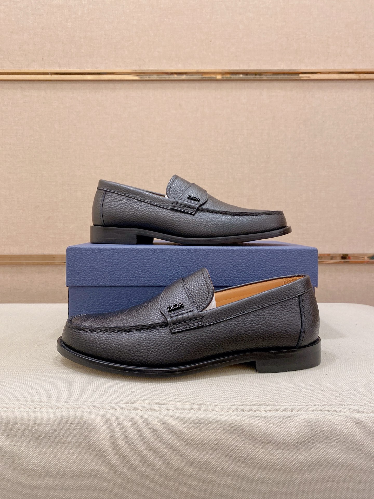 Dior Style Leather Men's Shoes style reference detail image 8 from source 782381