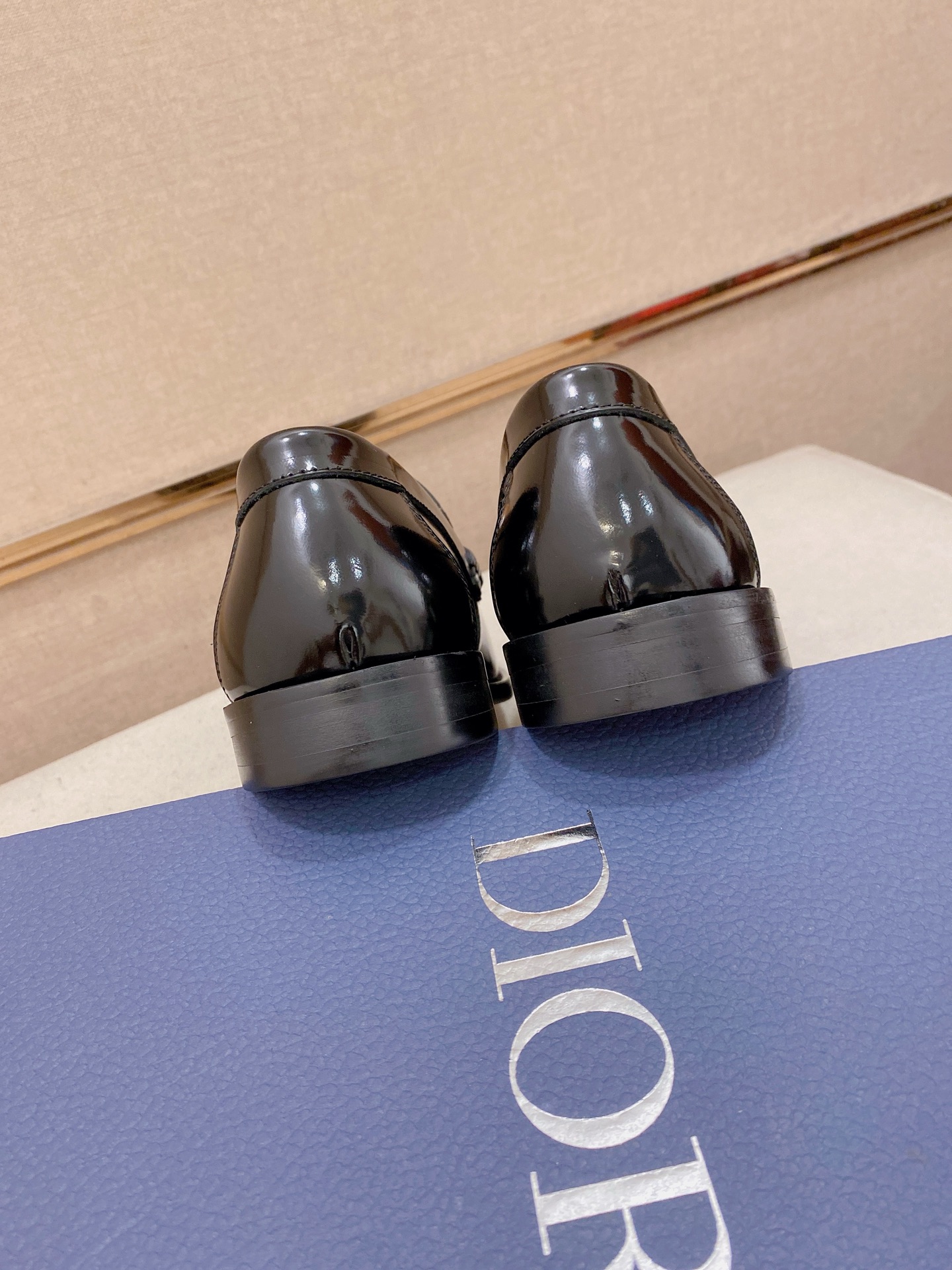 Dior Style Leather Men's Shoes style reference detail image 9 from source 782382