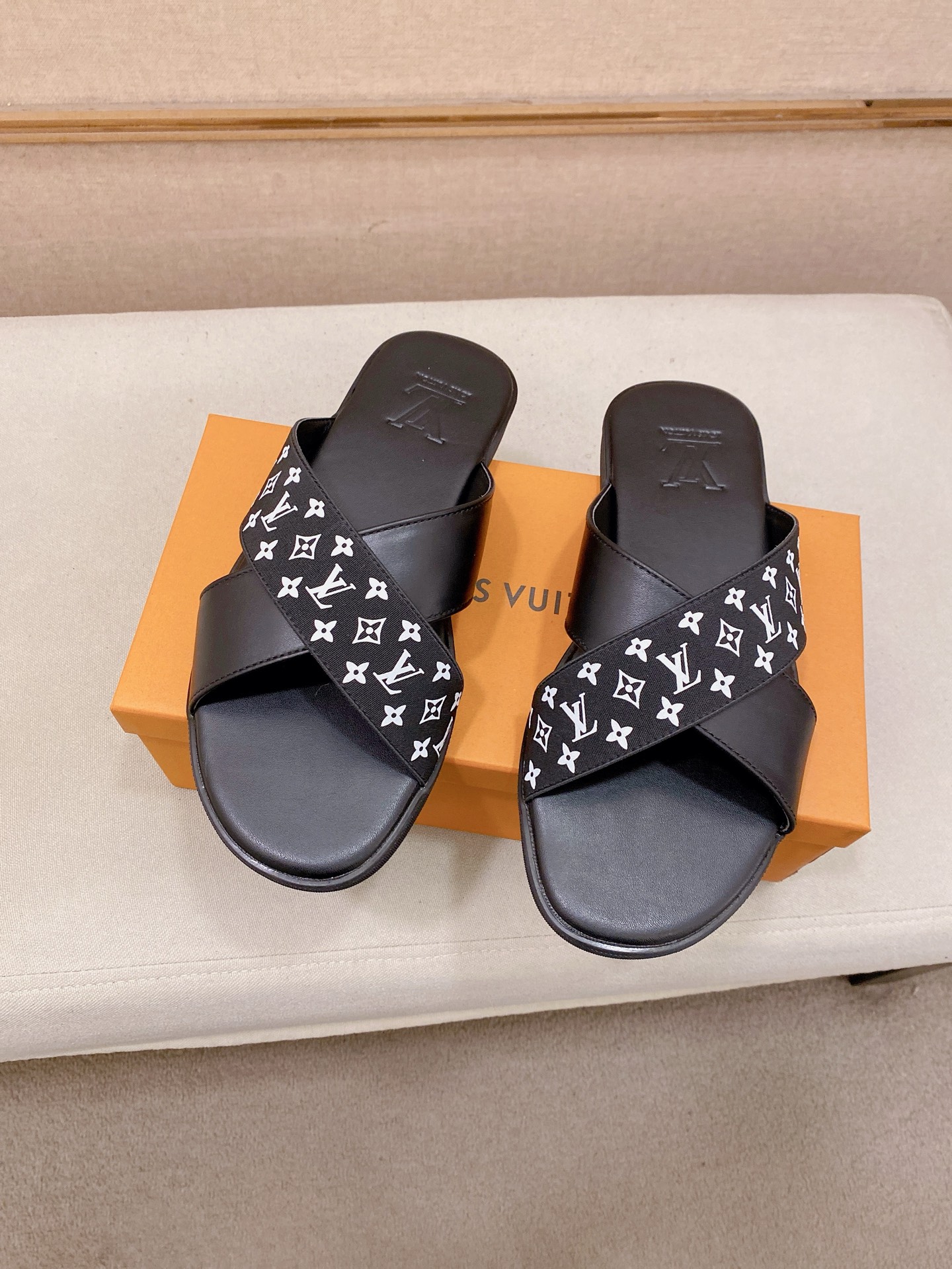 LV Style Leather Men's Shoes style reference detail image 7 from source 780872