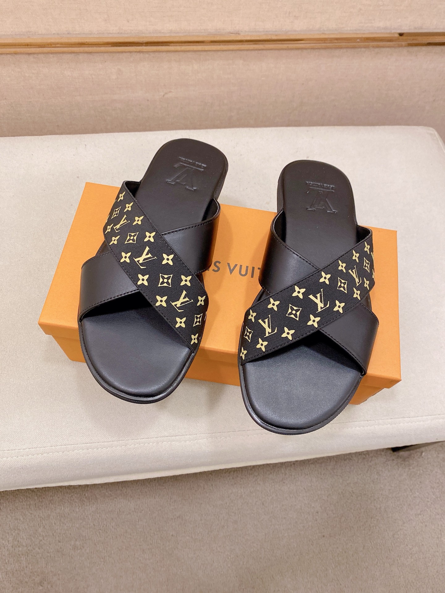 LV Style Leather Men's Shoes style reference detail image 6 from source 780873