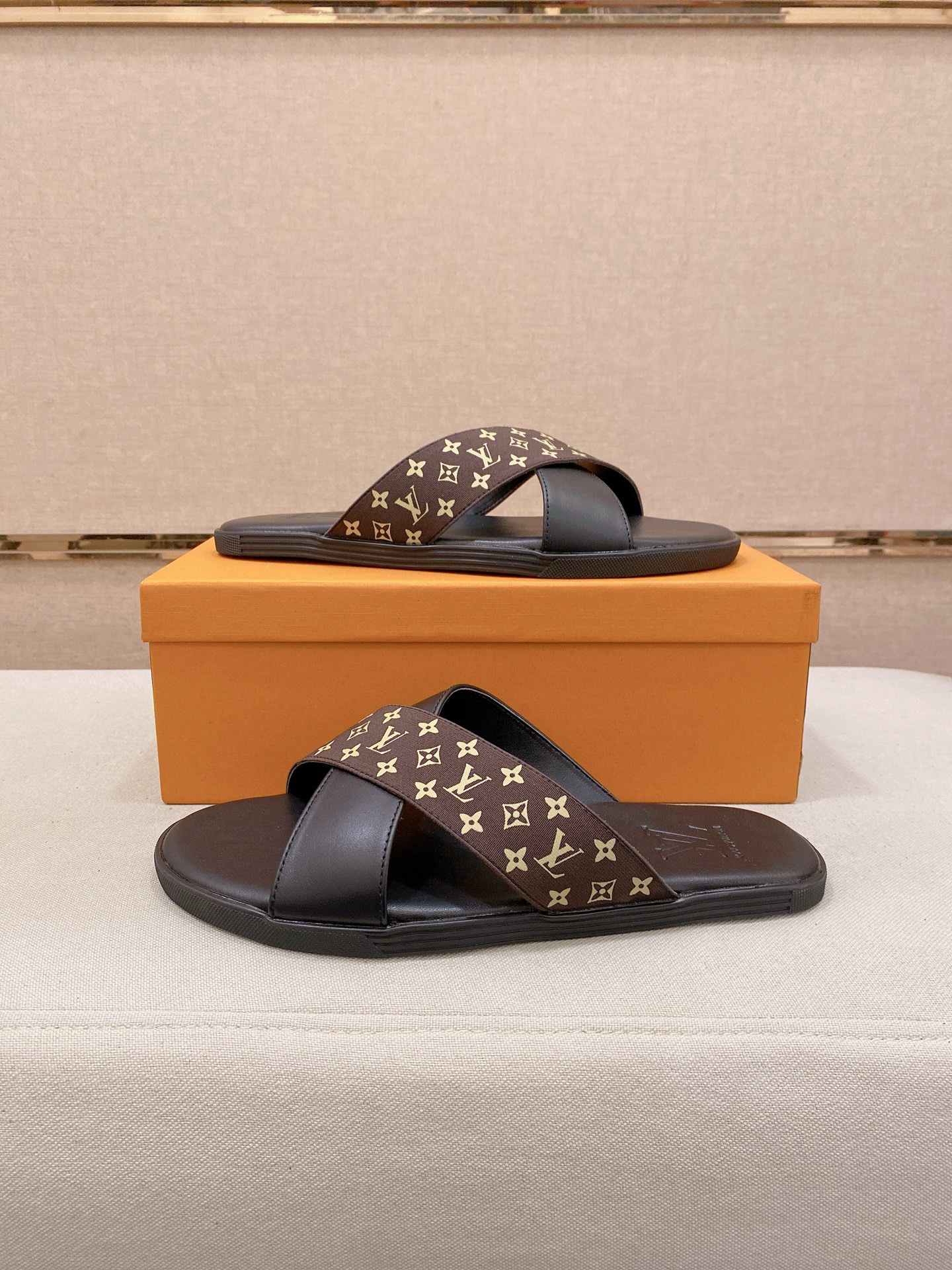 LV Style Leather Men's Shoes style reference detail image 7 from source 780874