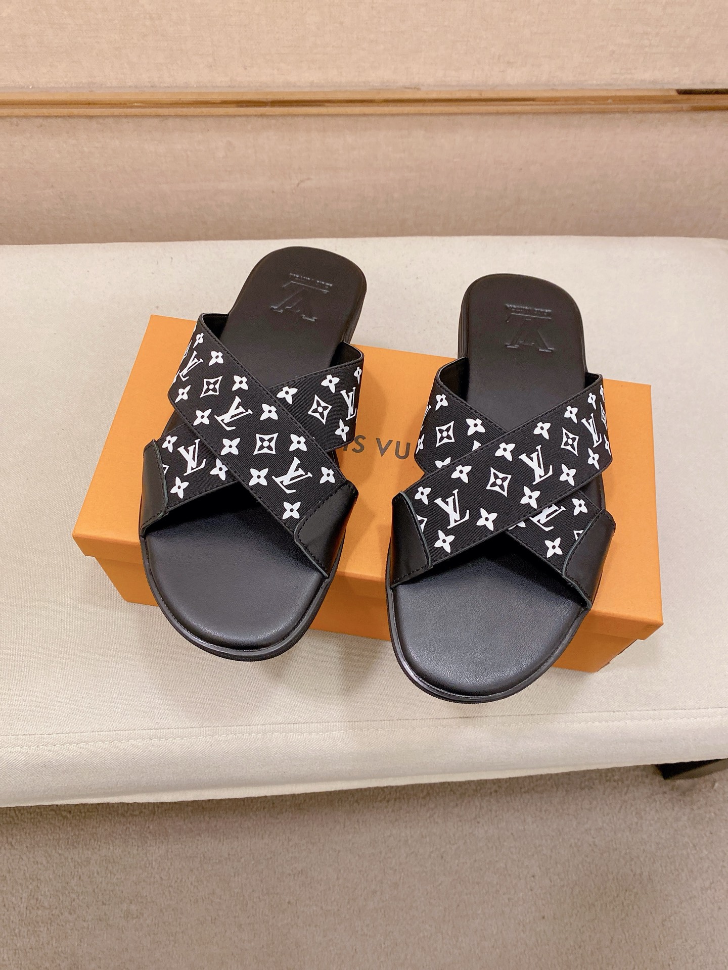LV Style Leather Men's Shoes style reference detail image 6 from source 780875