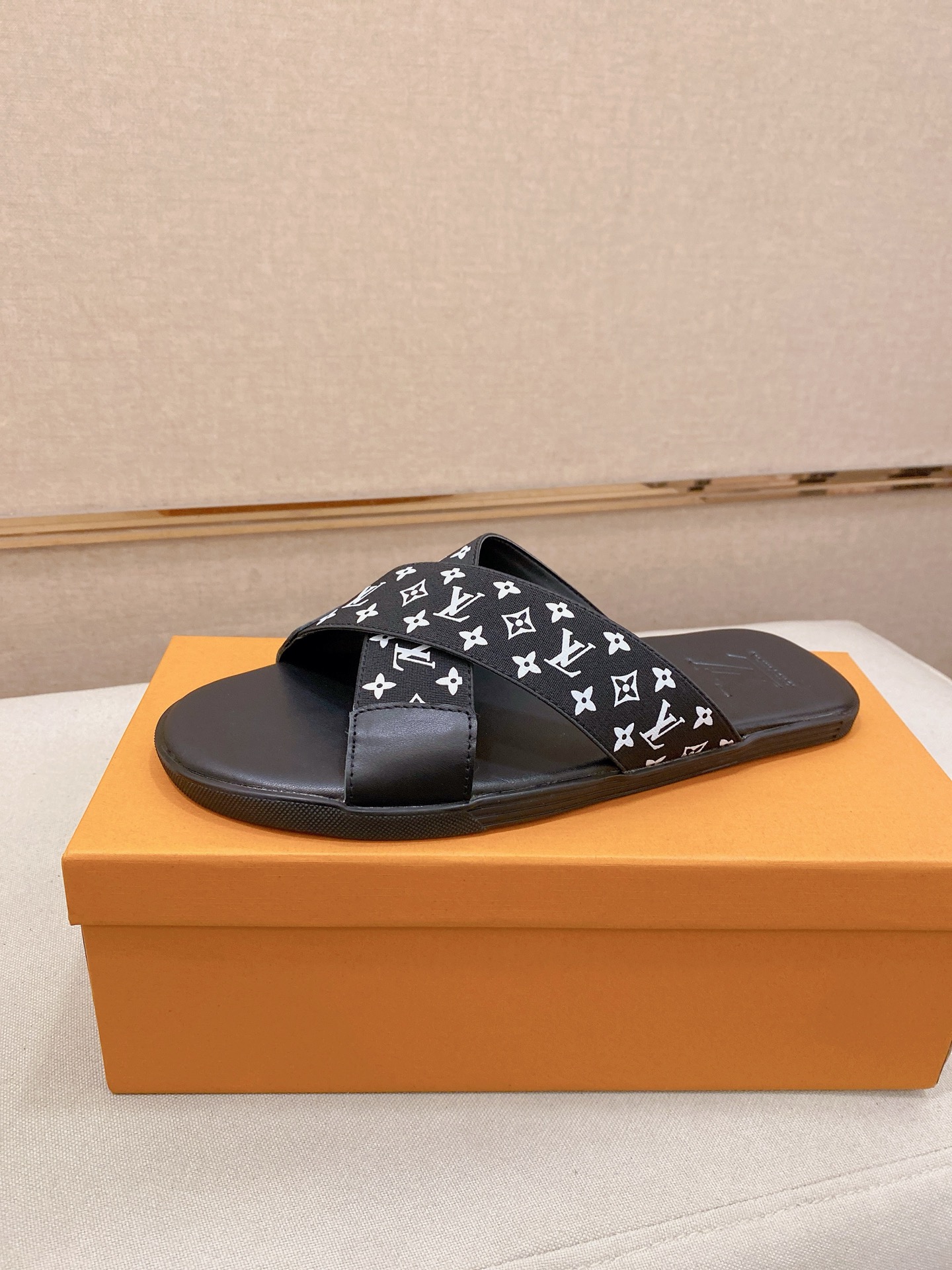 LV Style Leather Men's Shoes style reference detail image 1 from source 780875