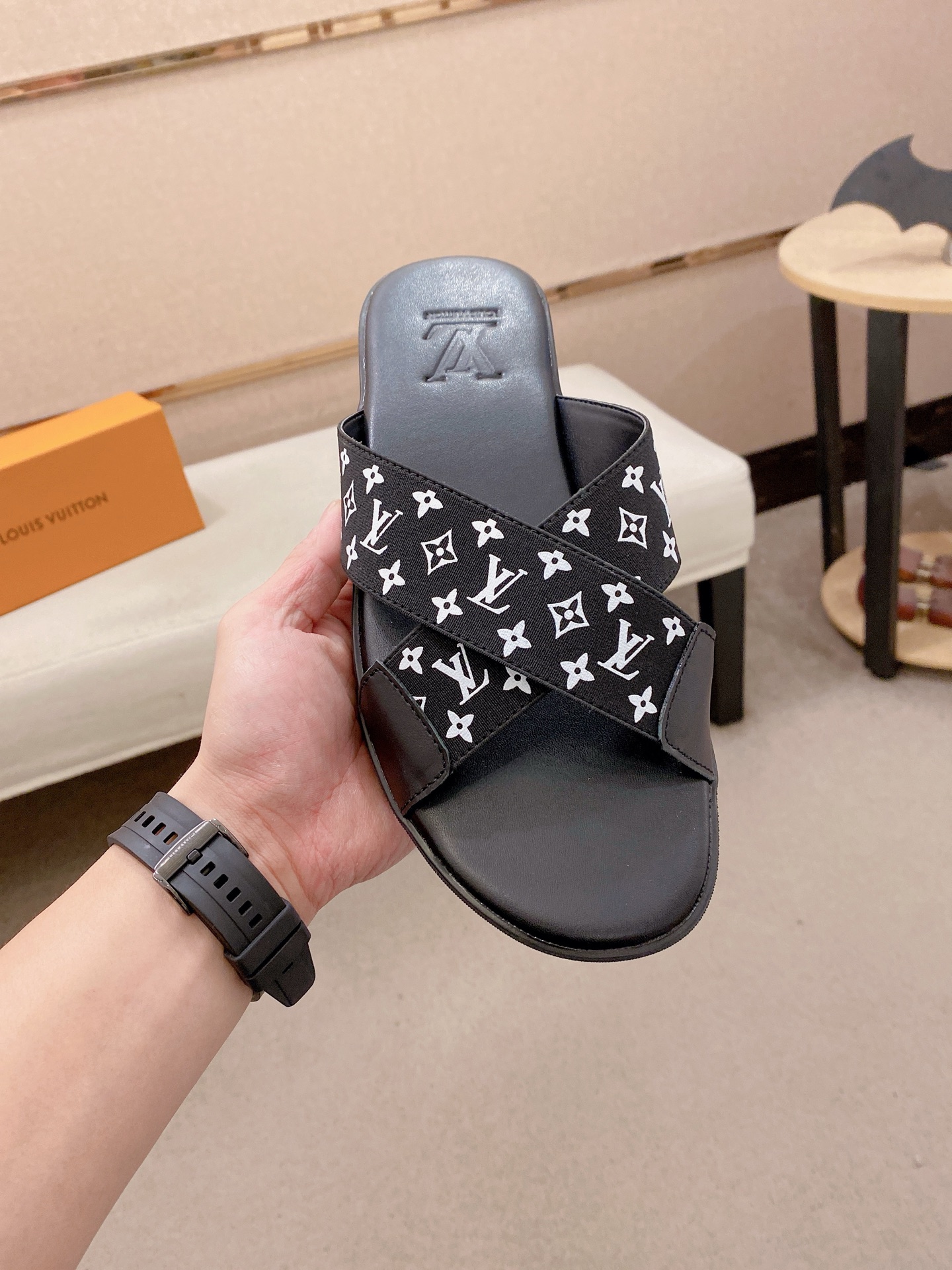 LV Style Leather Men's Shoes style reference detail image 2 from source 780875