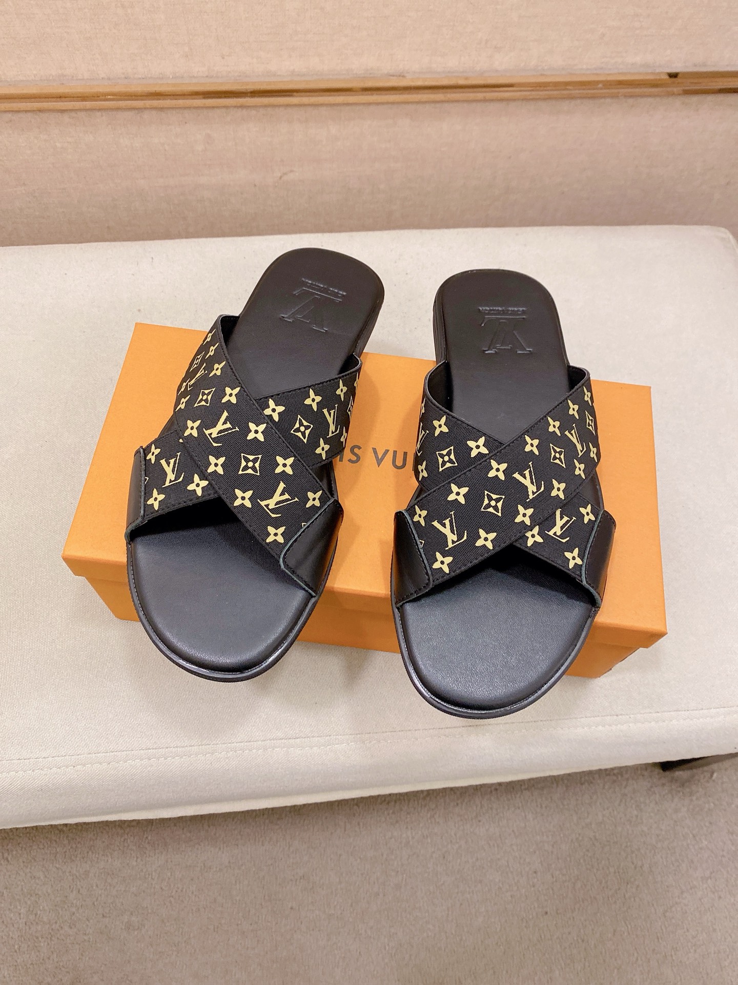 LV Style Leather Men's Shoes style reference detail image 6 from source 780876