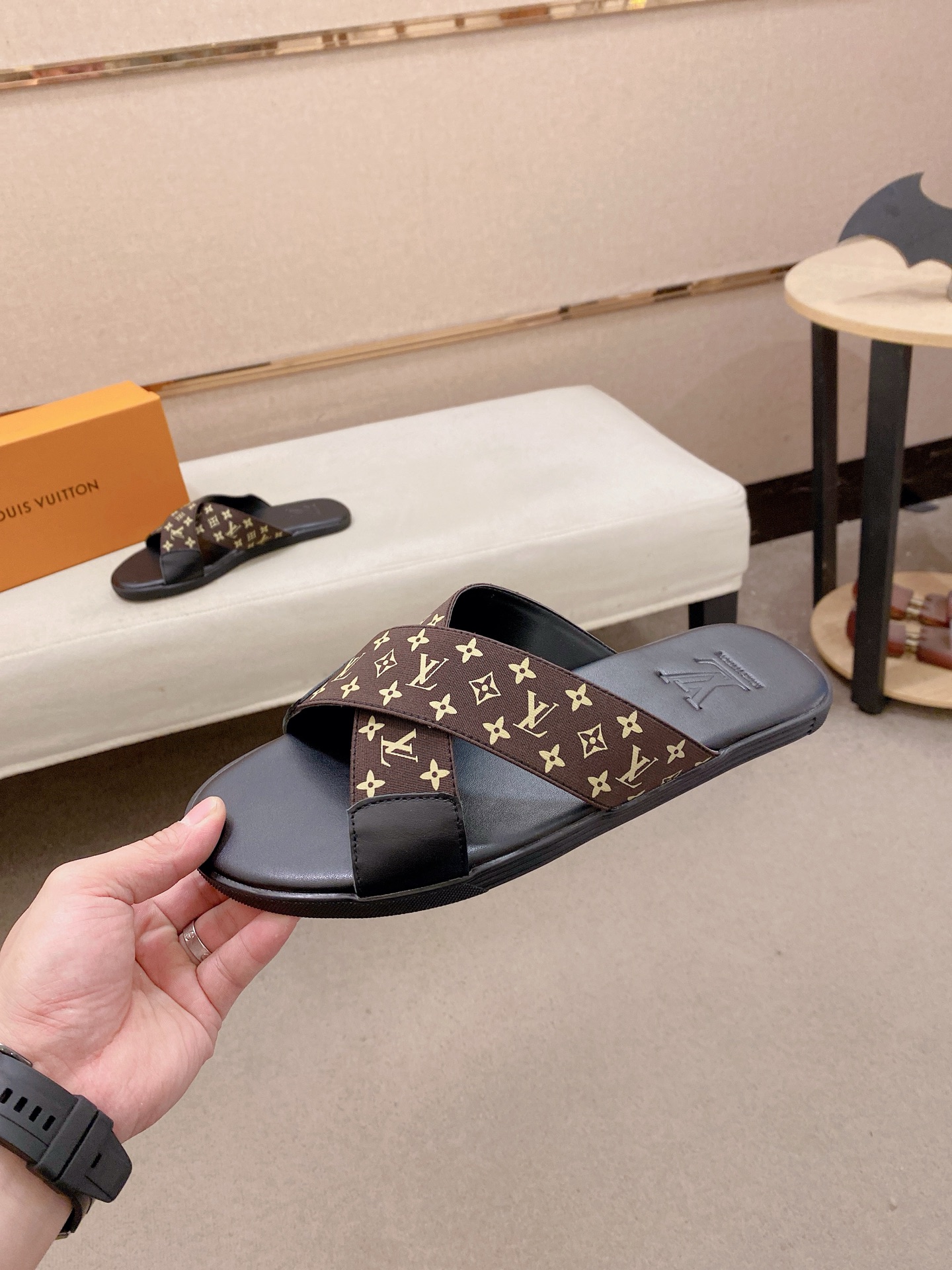LV Style Leather Men's Shoes style reference detail image 3 from source 780877