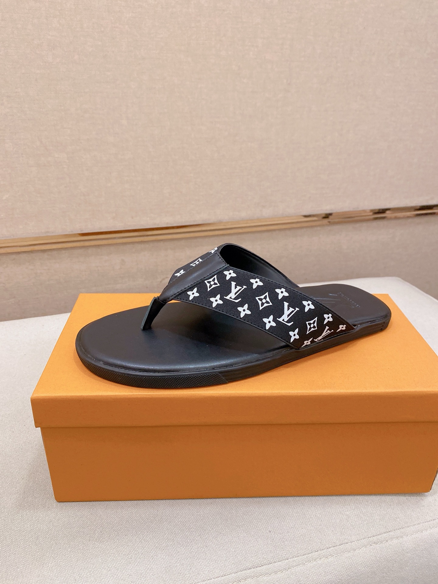 LV Style Leather Men's Shoes style reference detail image 1 from source 780878