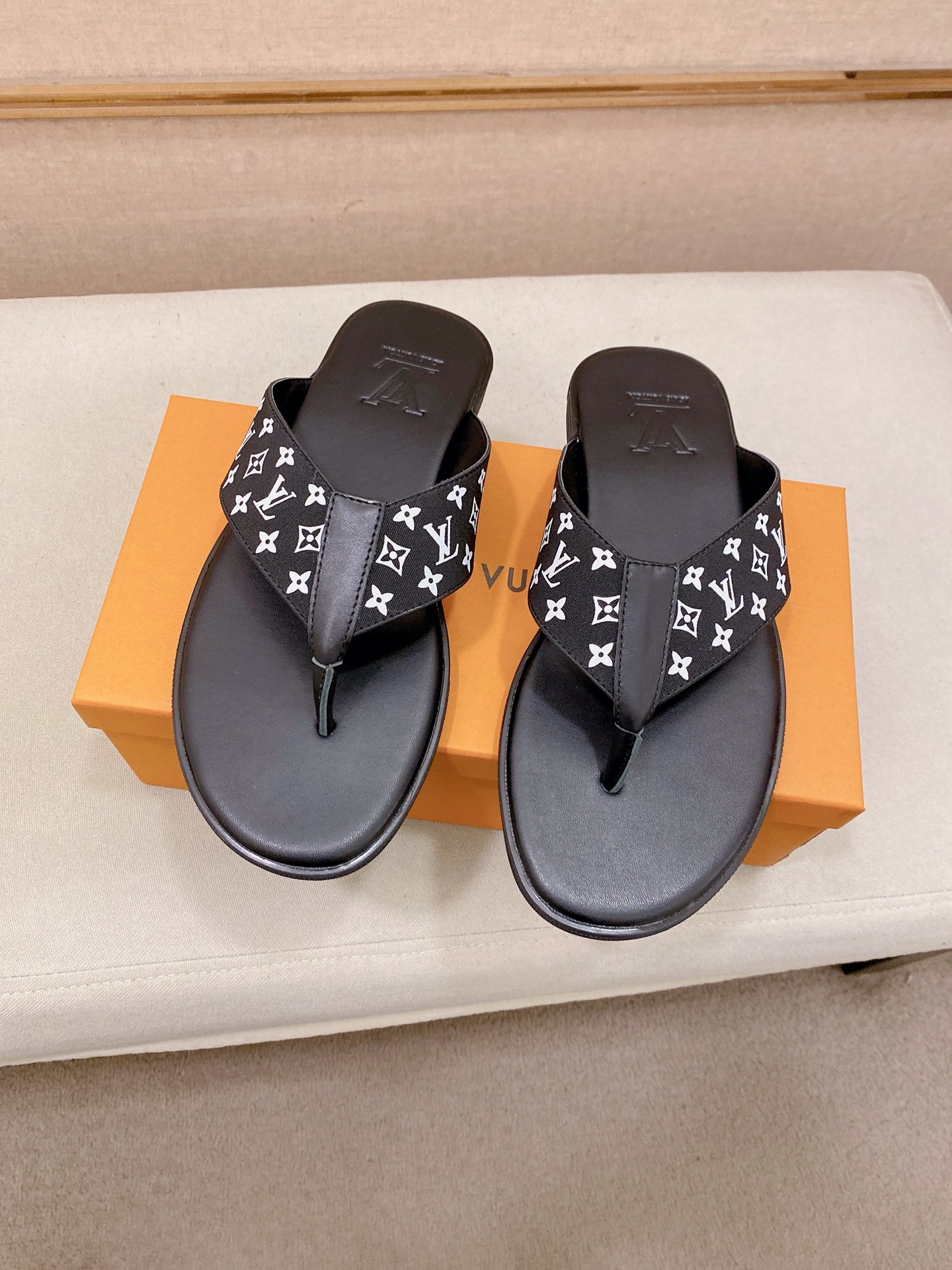 LV Style Leather Men's Shoes style reference detail image 6 from source 780878