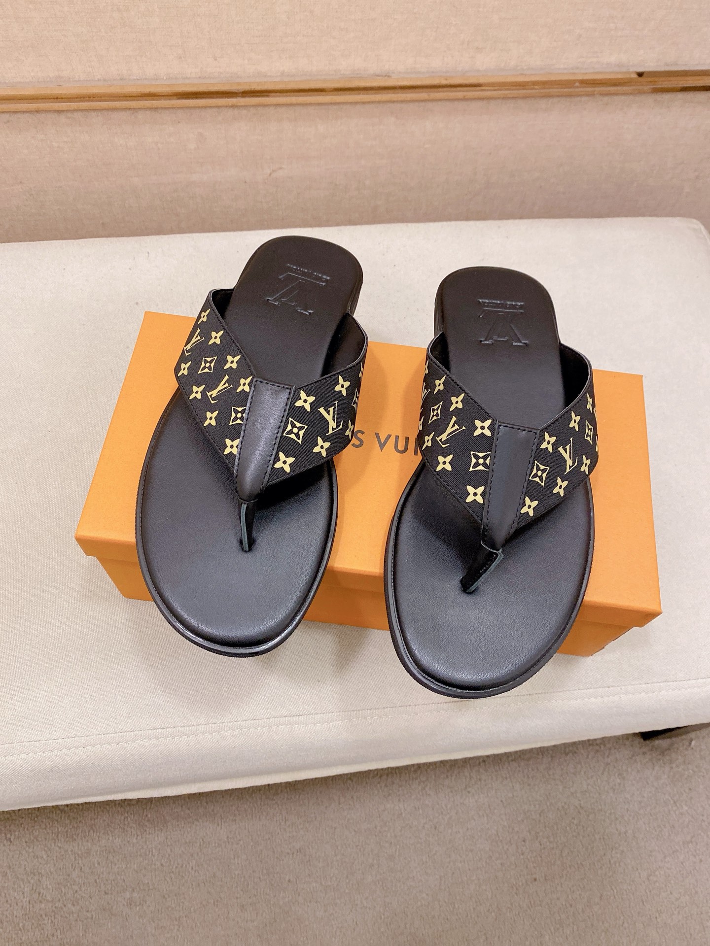 LV Style Leather Men's Shoes style reference detail image 6 from source 780879