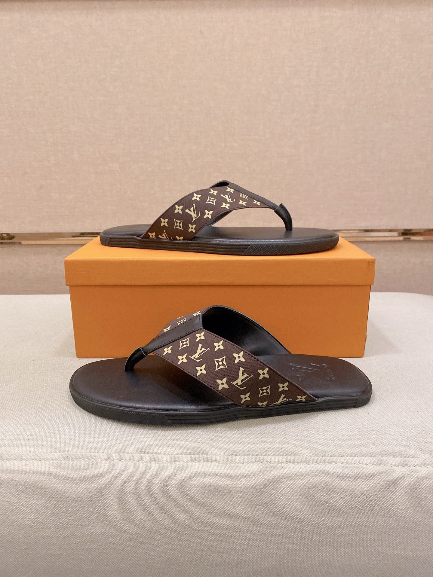 LV Style Leather Men's Shoes style reference detail image 7 from source 780880