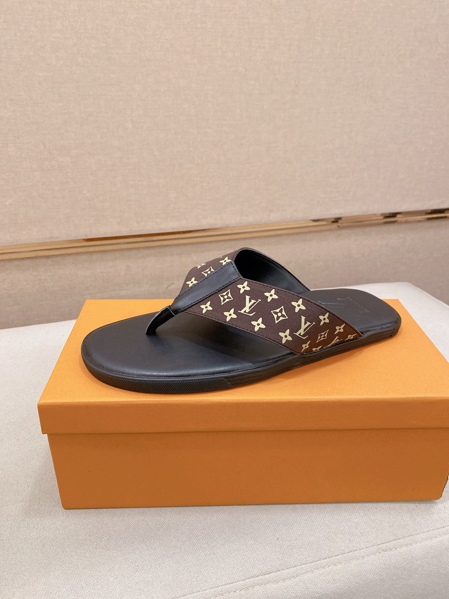 LV Style Leather Men's Shoes style reference detail image 1 from source 780880