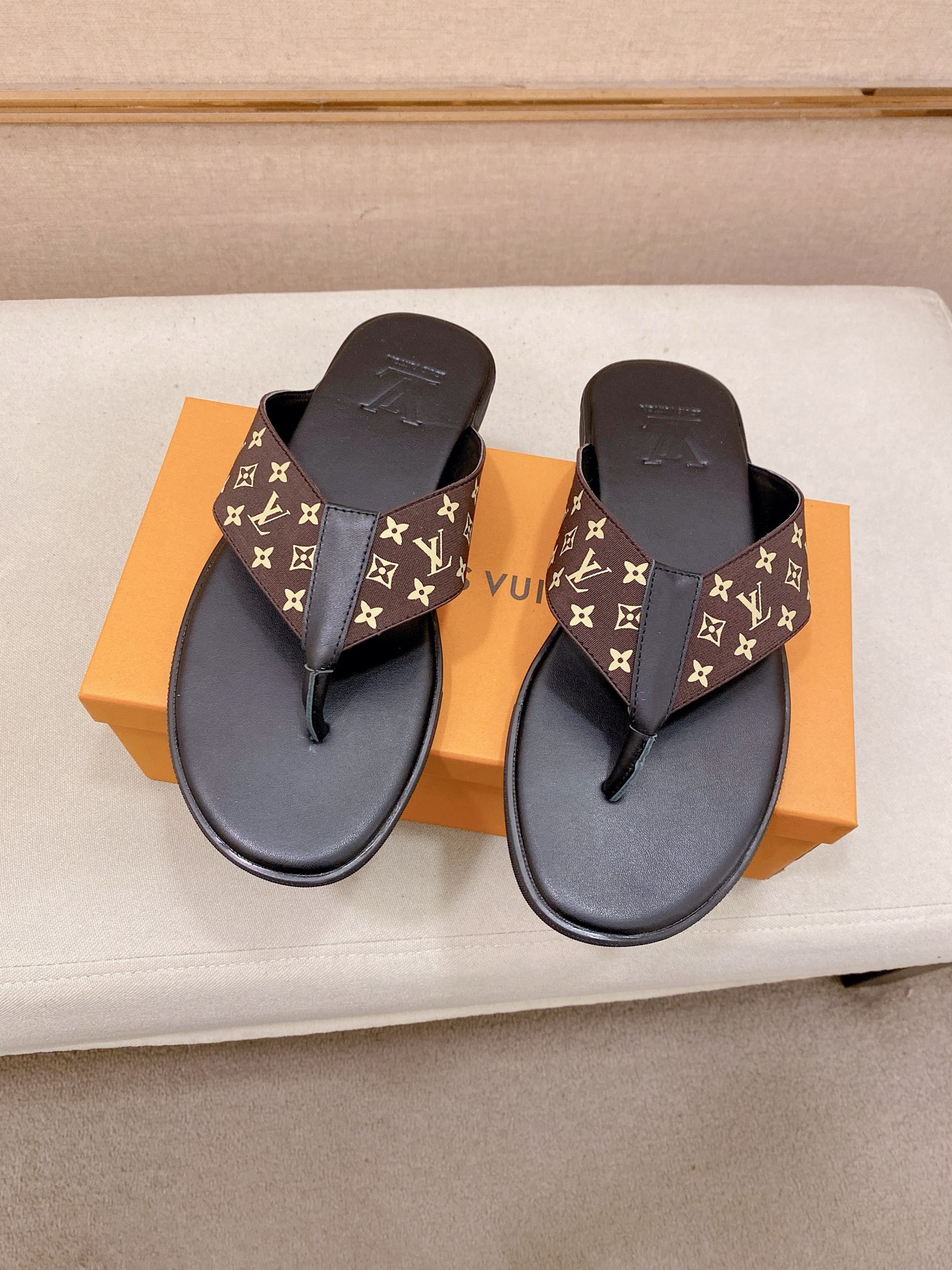 LV Style Leather Men's Shoes style reference detail image 6 from source 780880
