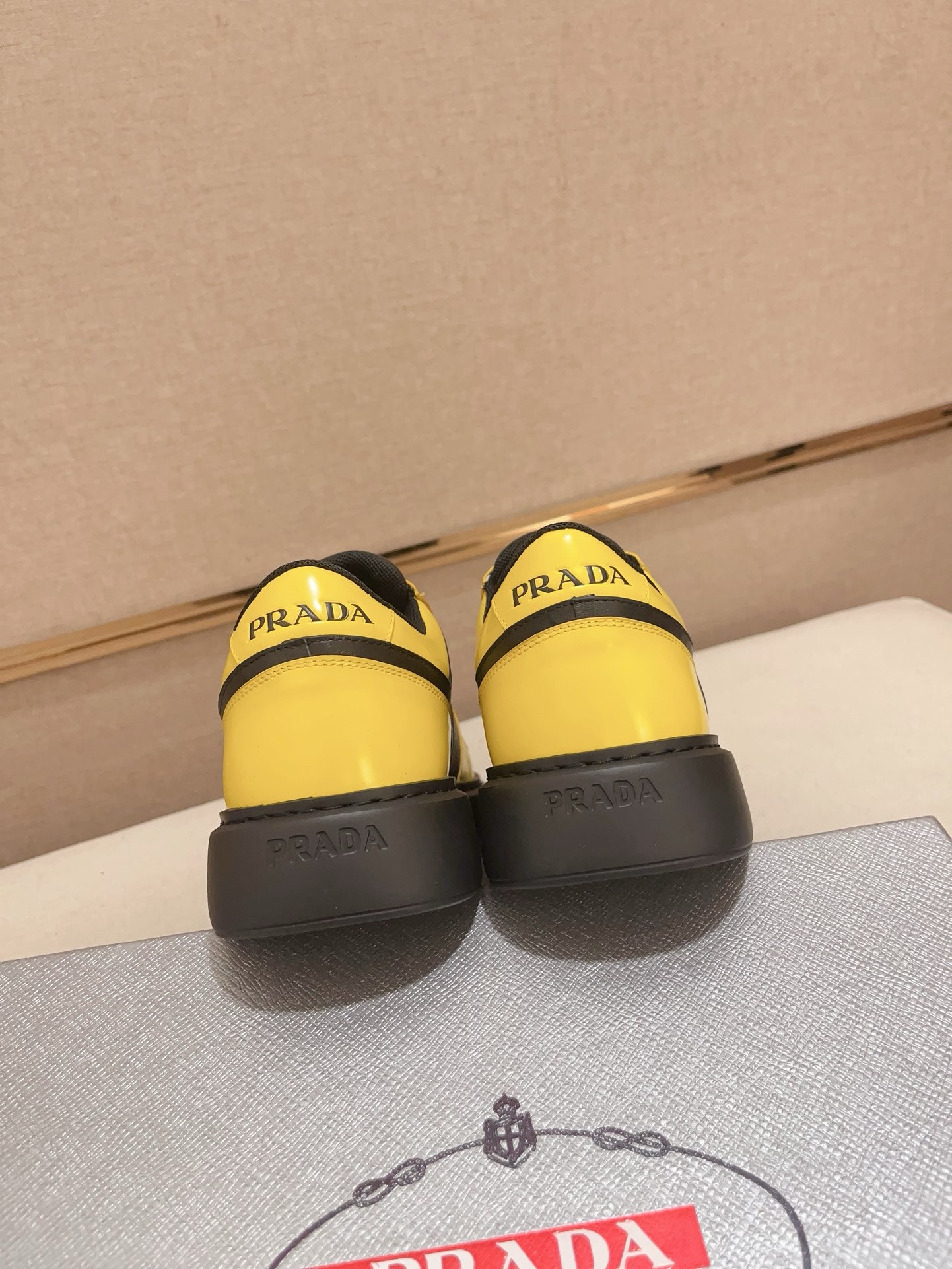Prada Style Leather Men's Shoes style reference detail image 8 from source 782060