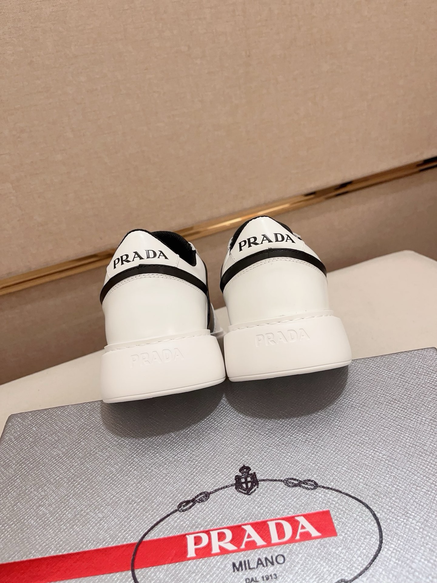 Prada Style Leather Men's Shoes style reference detail image 8 from source 782061