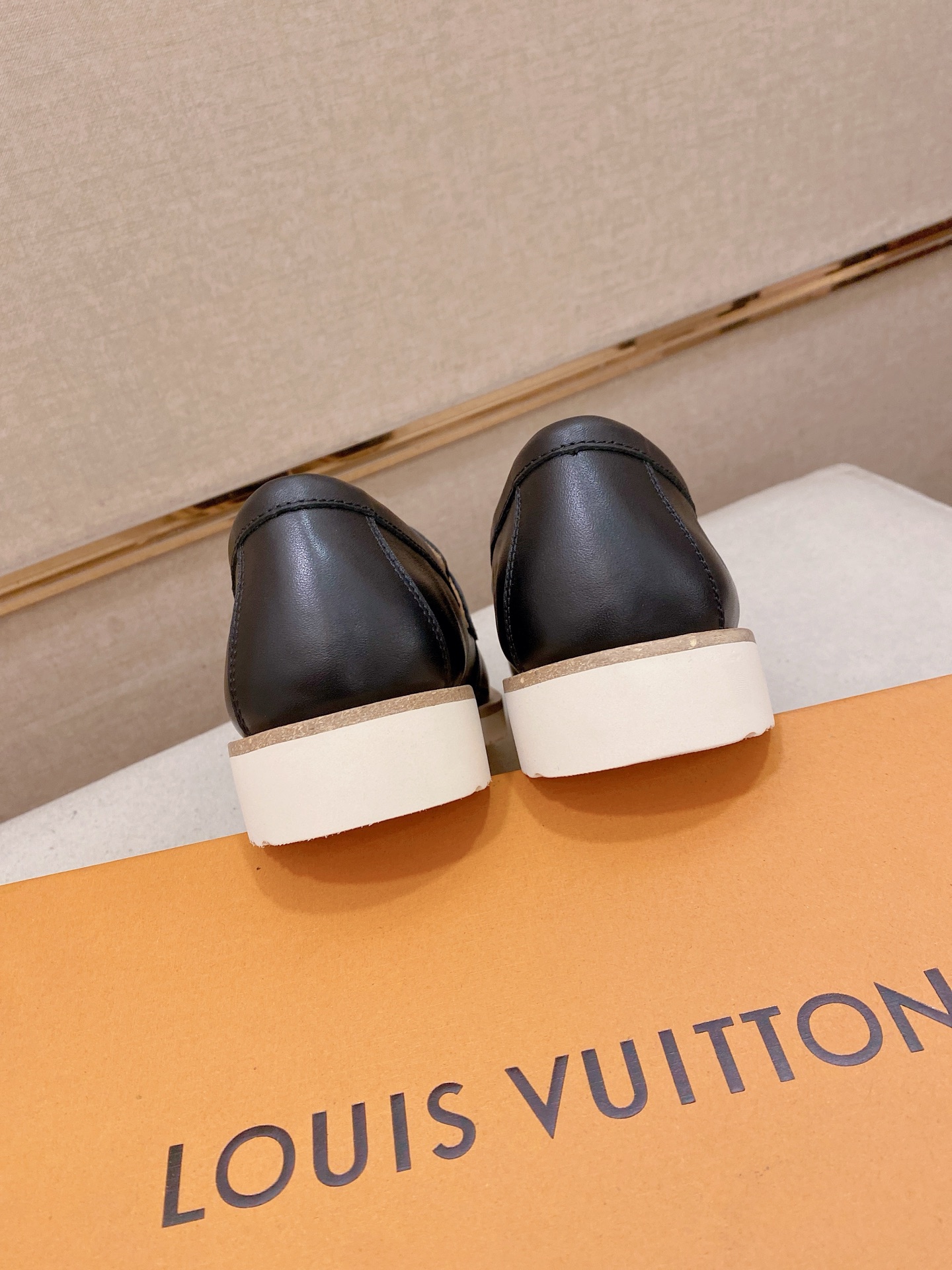 LV Style Leather Men's Shoes style reference detail image 8 from source 780883