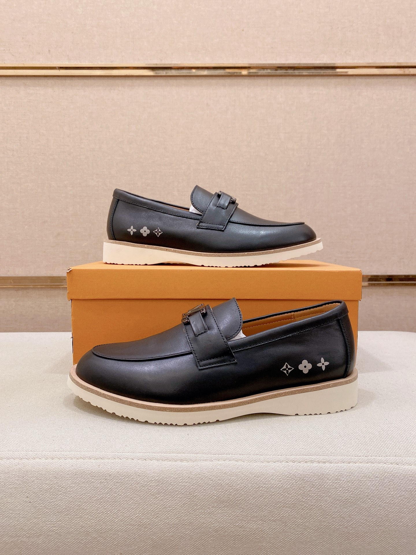 LV Style Leather Men's Shoes style reference detail image 7 from source 780883