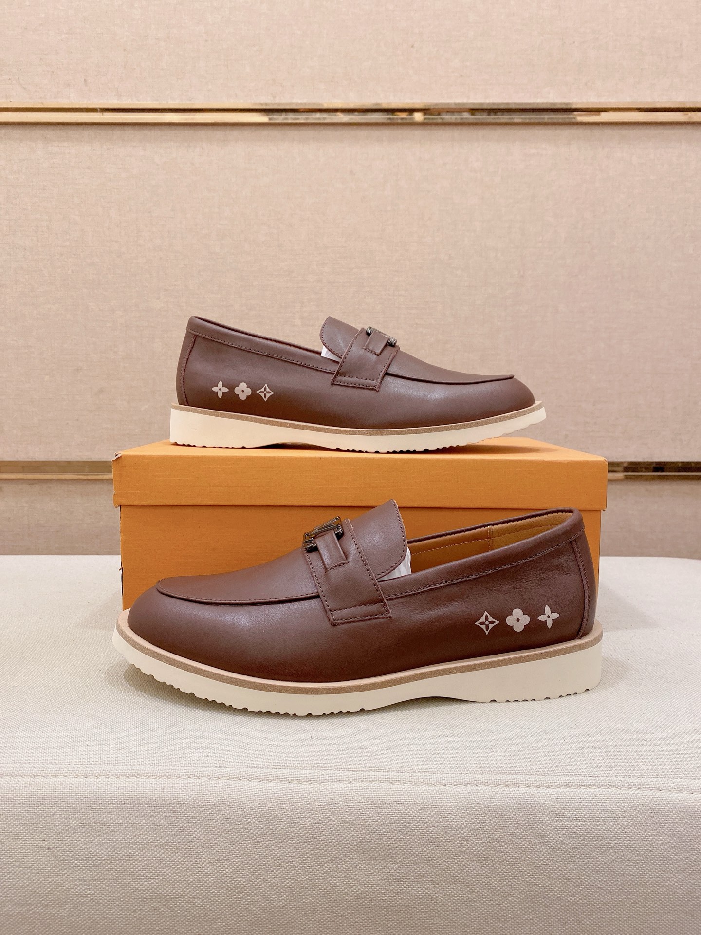 LV Style Leather Men's Shoes style reference detail image 7 from source 780884