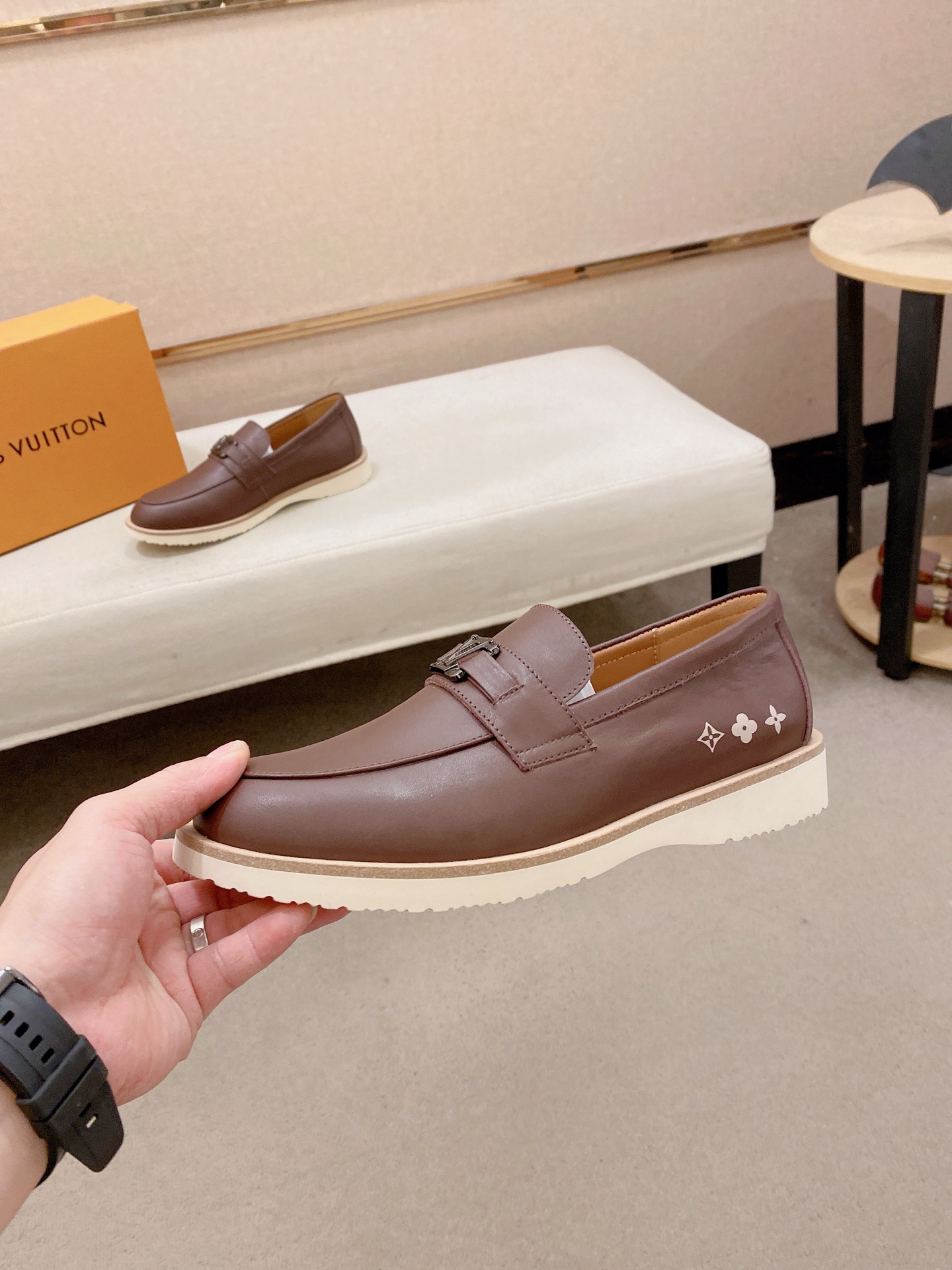 LV Style Leather Men's Shoes style reference detail image 3 from source 780884
