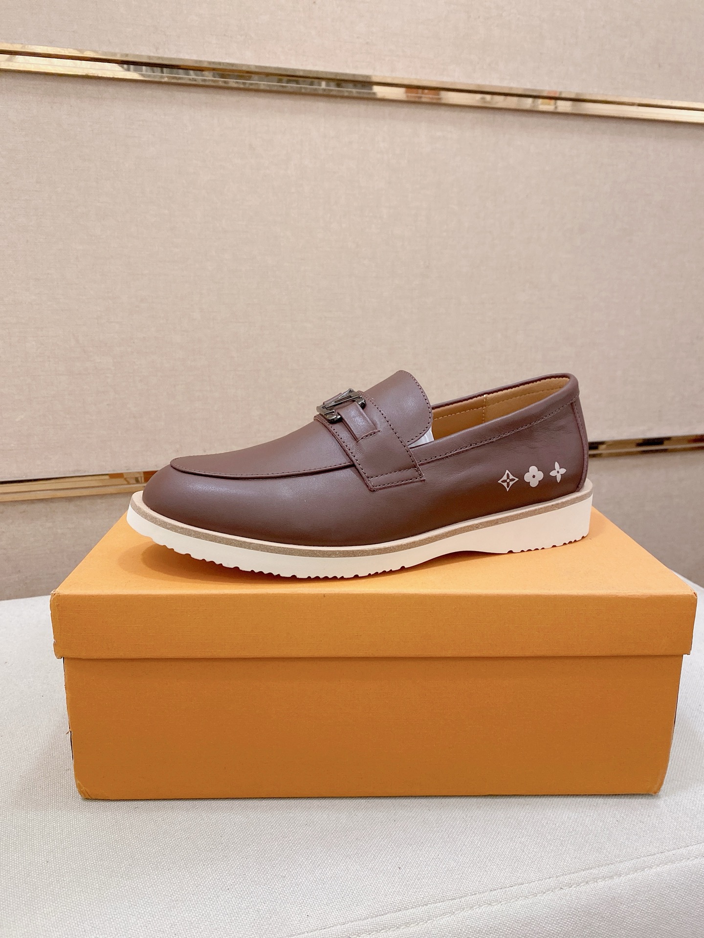 LV Style Leather Men's Shoes style reference detail image 1 from source 780884