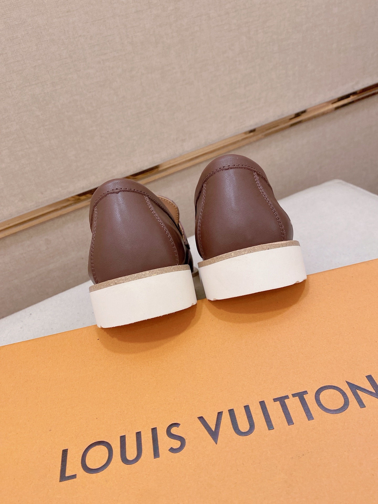 LV Style Leather Men's Shoes style reference detail image 8 from source 780884