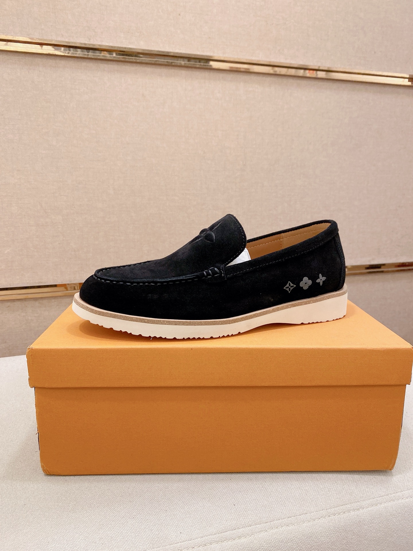 LV Style Leather Men's Shoes style reference detail image 1 from source 780885