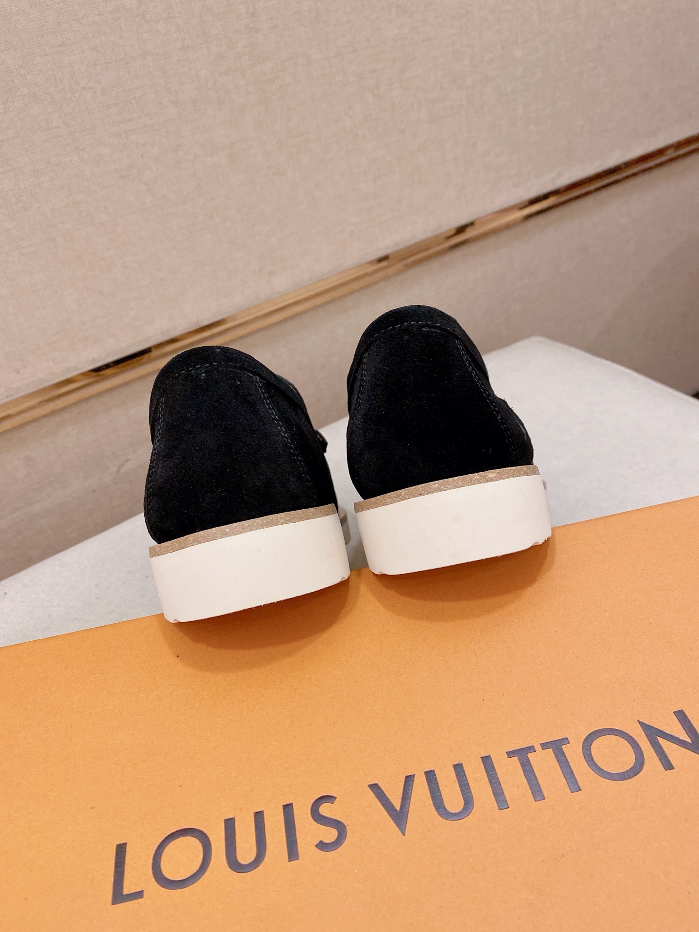 LV Style Leather Men's Shoes style reference detail image 8 from source 780885