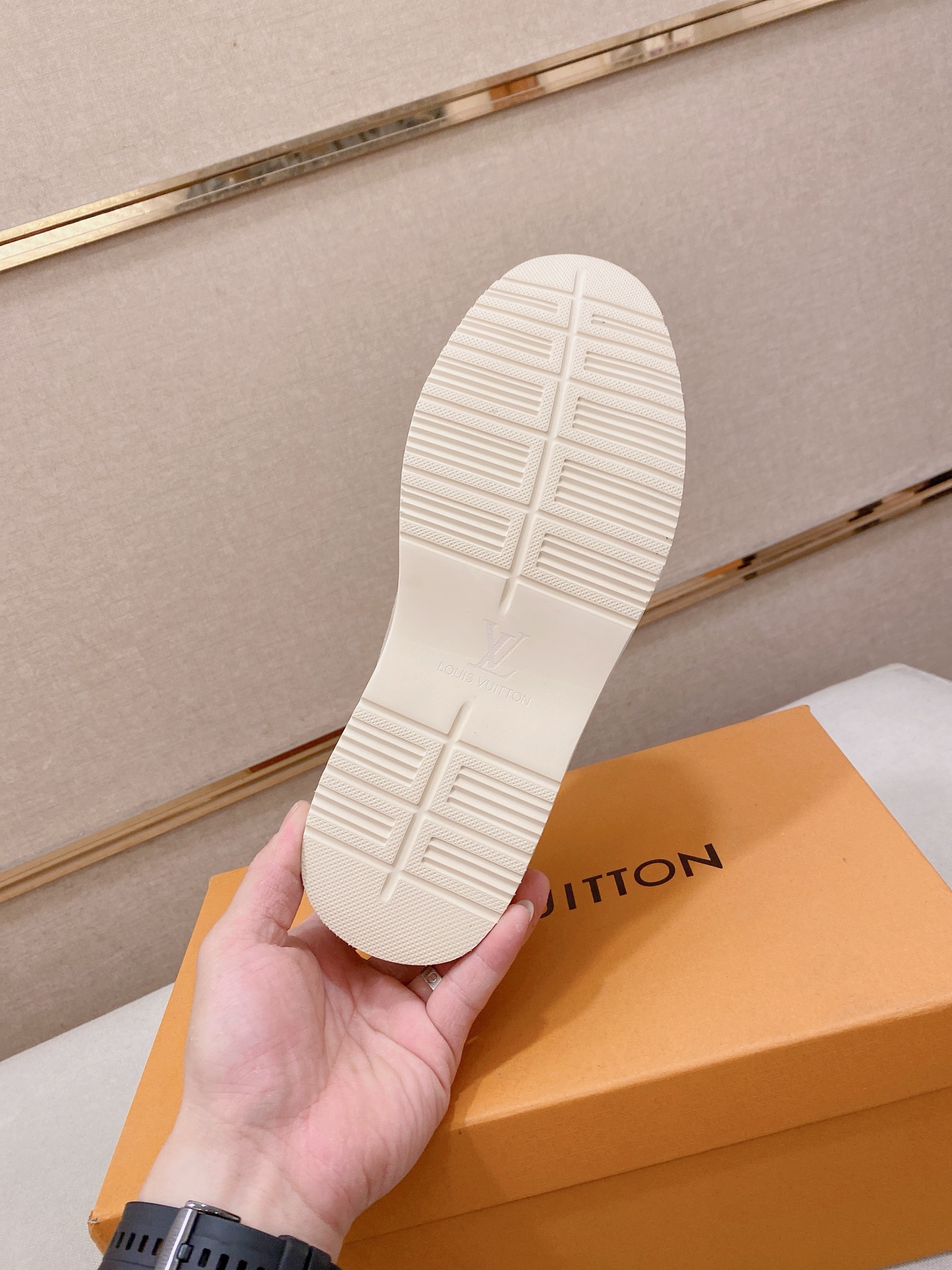 LV Style Leather Men's Shoes style reference detail image 9 from source 780886