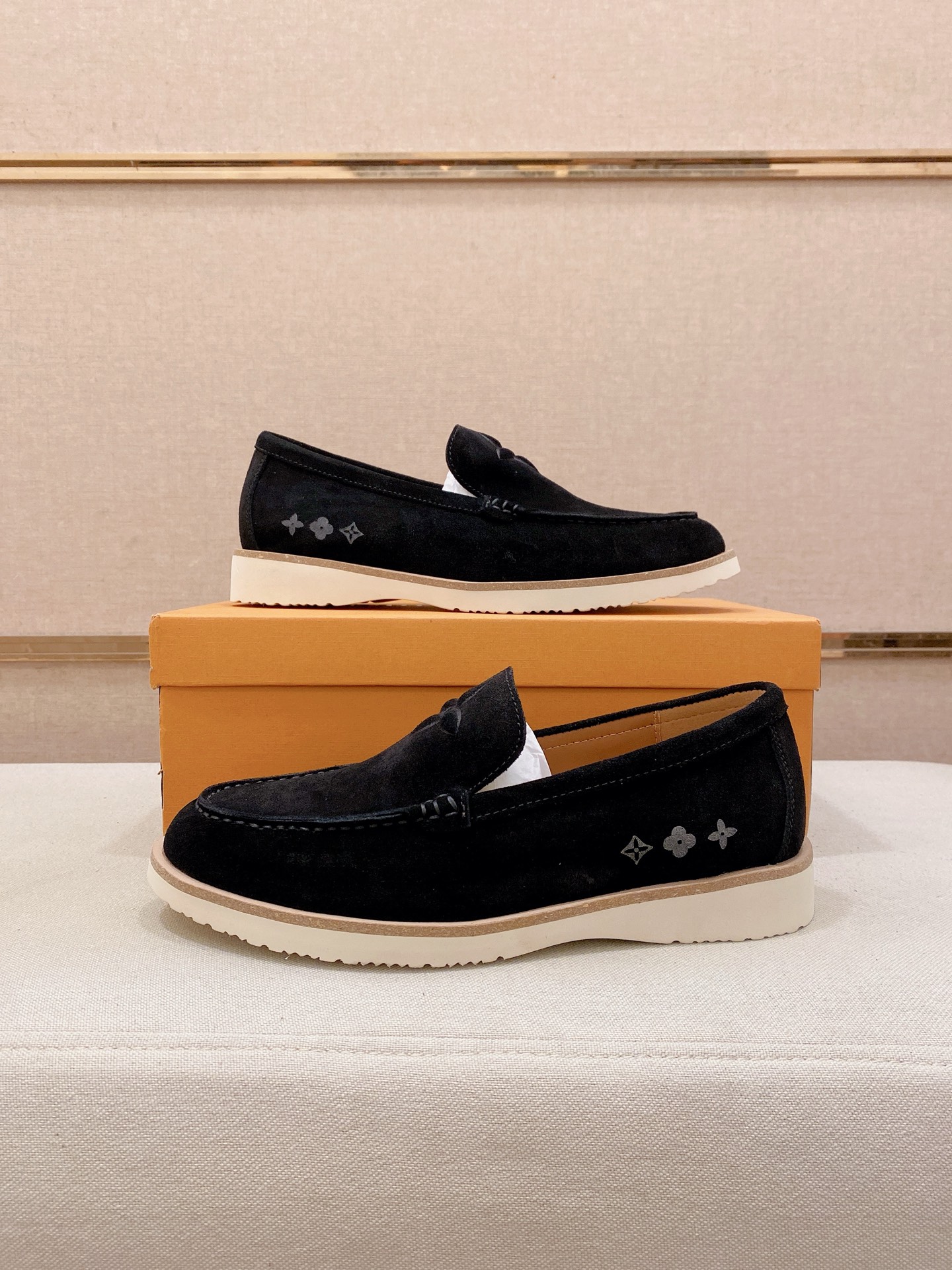 LV Style Leather Men's Shoes style reference detail image 7 from source 780885