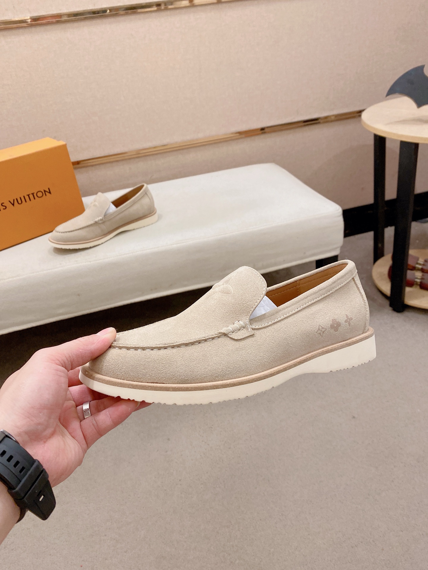 LV Style Leather Men's Shoes style reference detail image 3 from source 780886