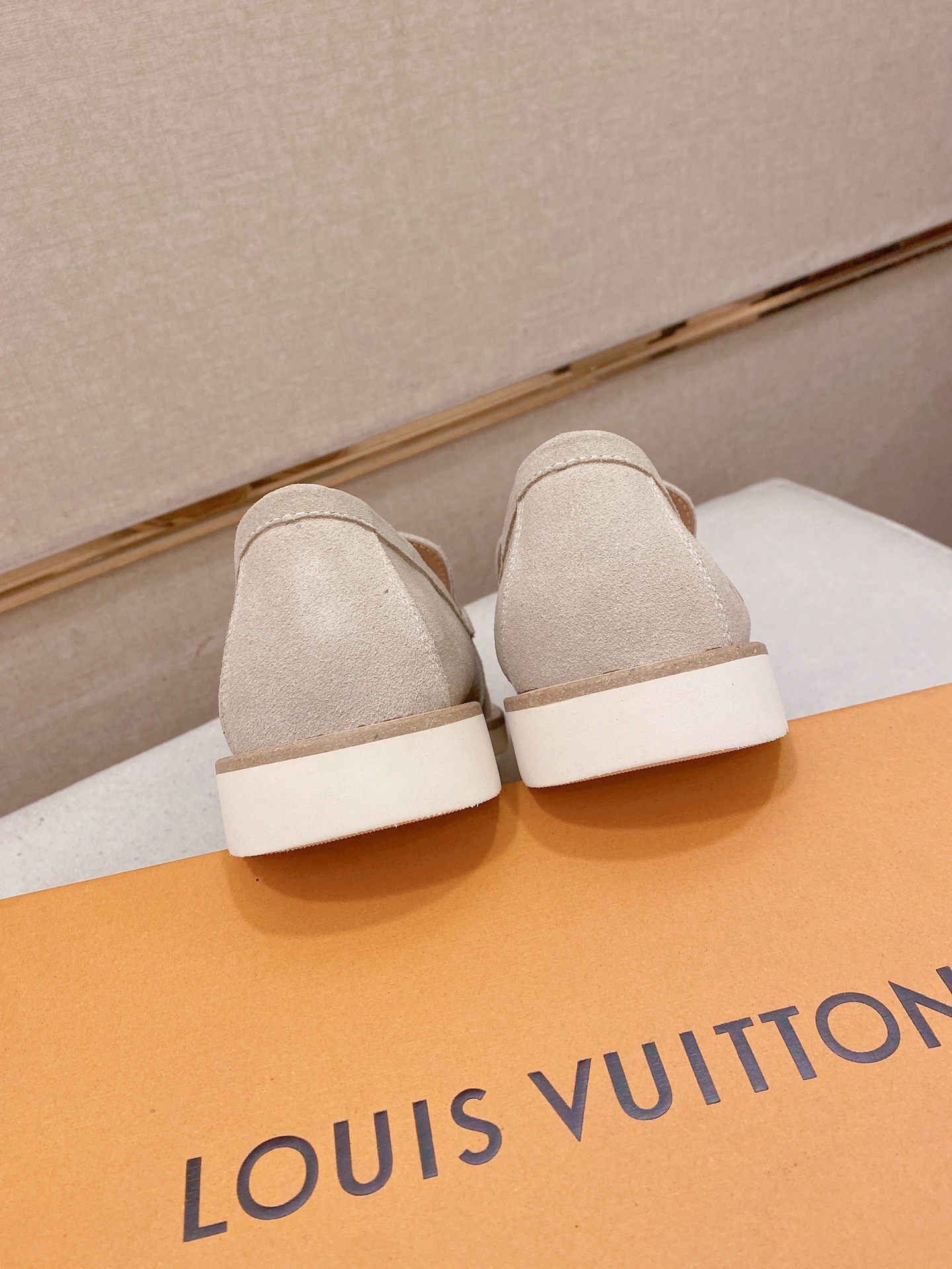 LV Style Leather Men's Shoes style reference detail image 8 from source 780886