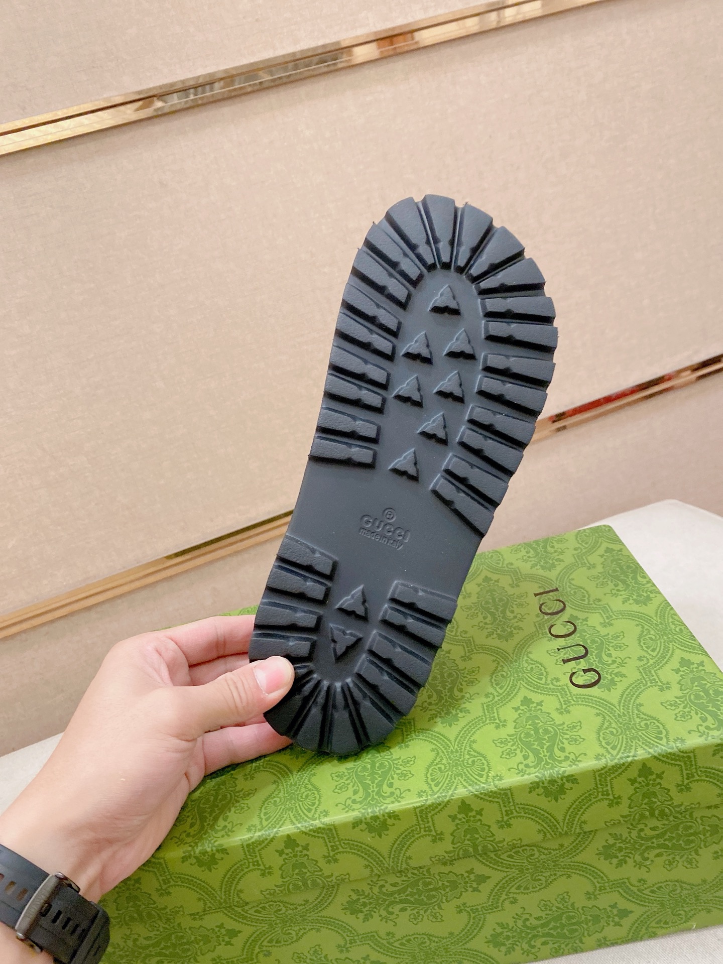 Gucci Style Men's Shoes style reference detail image 9 from source 781363