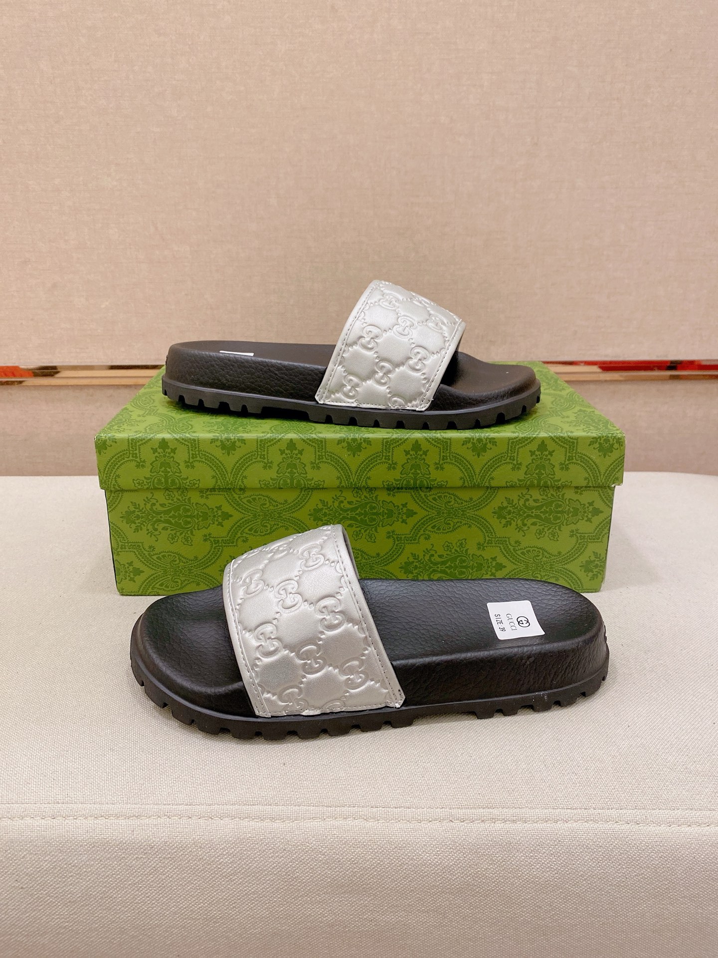 Gucci Style Men's Shoes style reference detail image 6 from source 781364