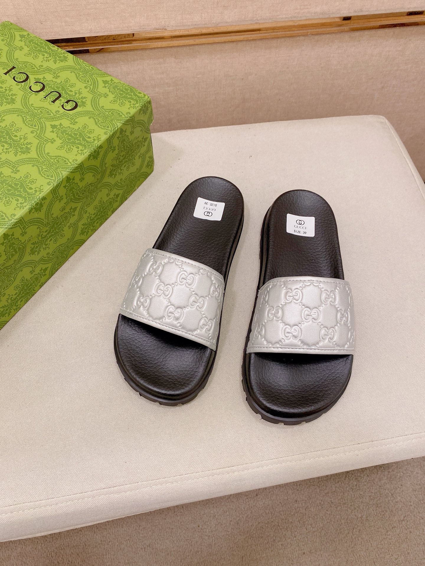 Gucci Style Men's Shoes style reference detail image 7 from source 781364