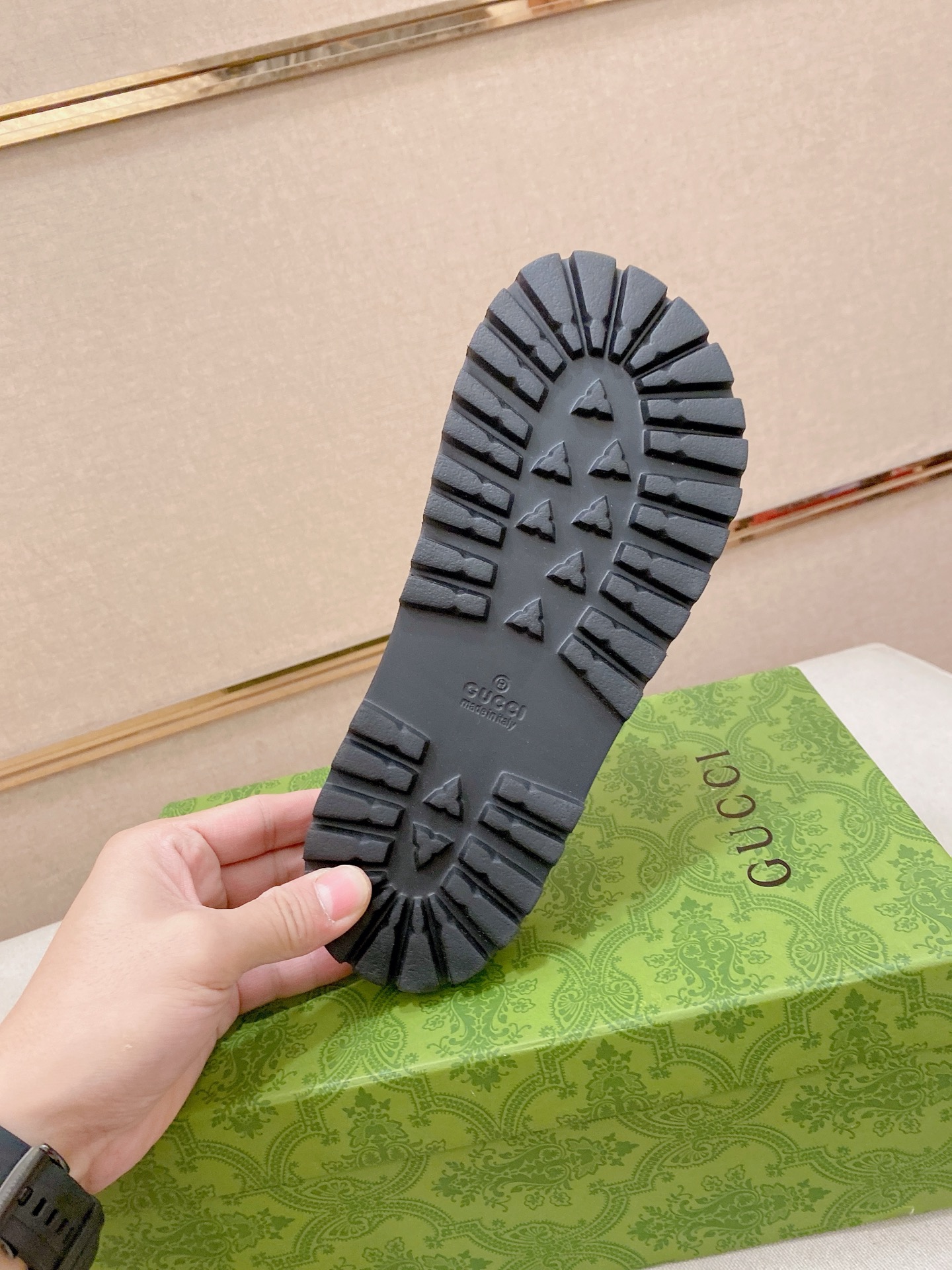 Gucci Style Men's Shoes style reference detail image 9 from source 781386