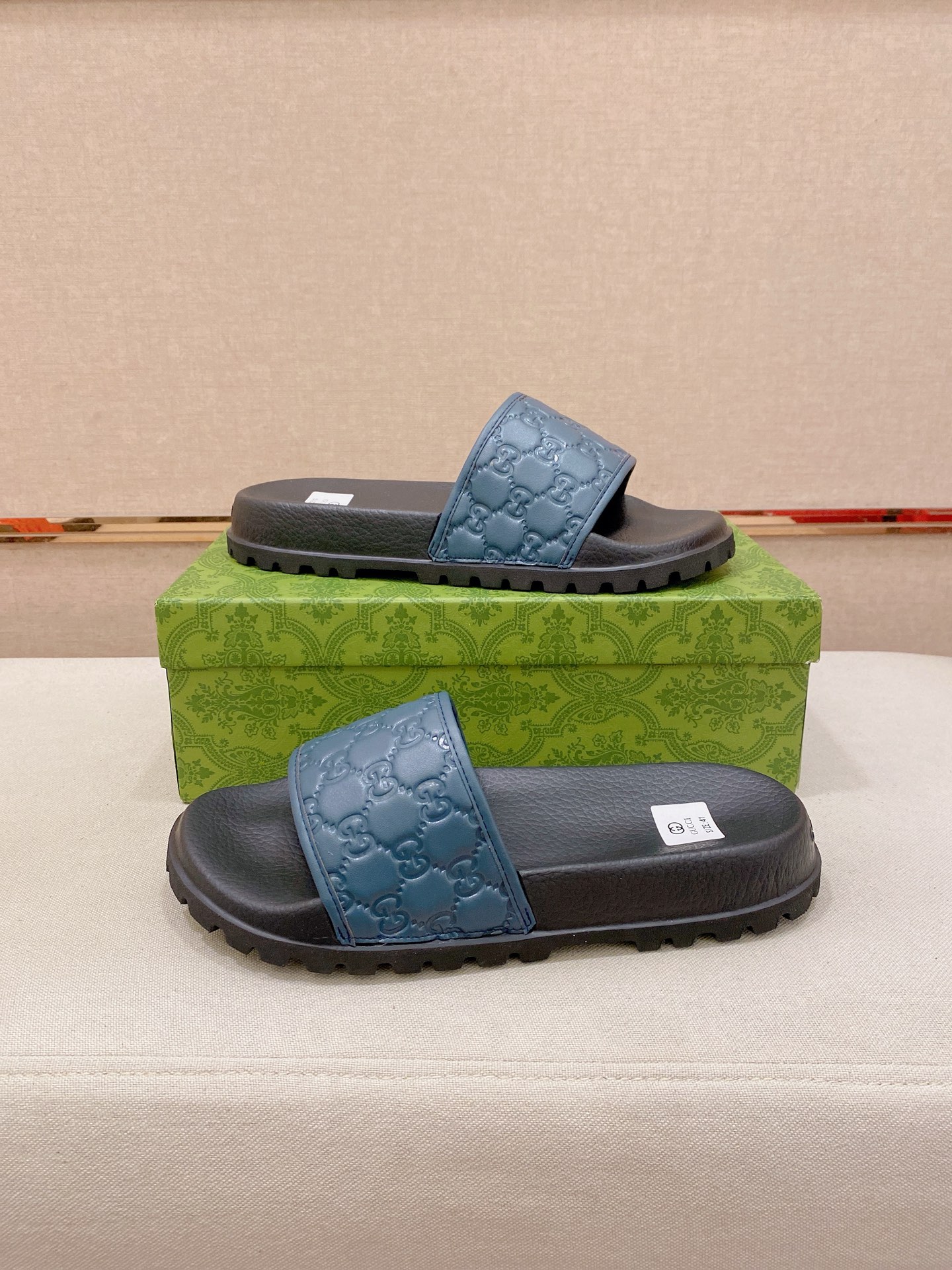 Gucci Style Men's Shoes style reference detail image 7 from source 781365