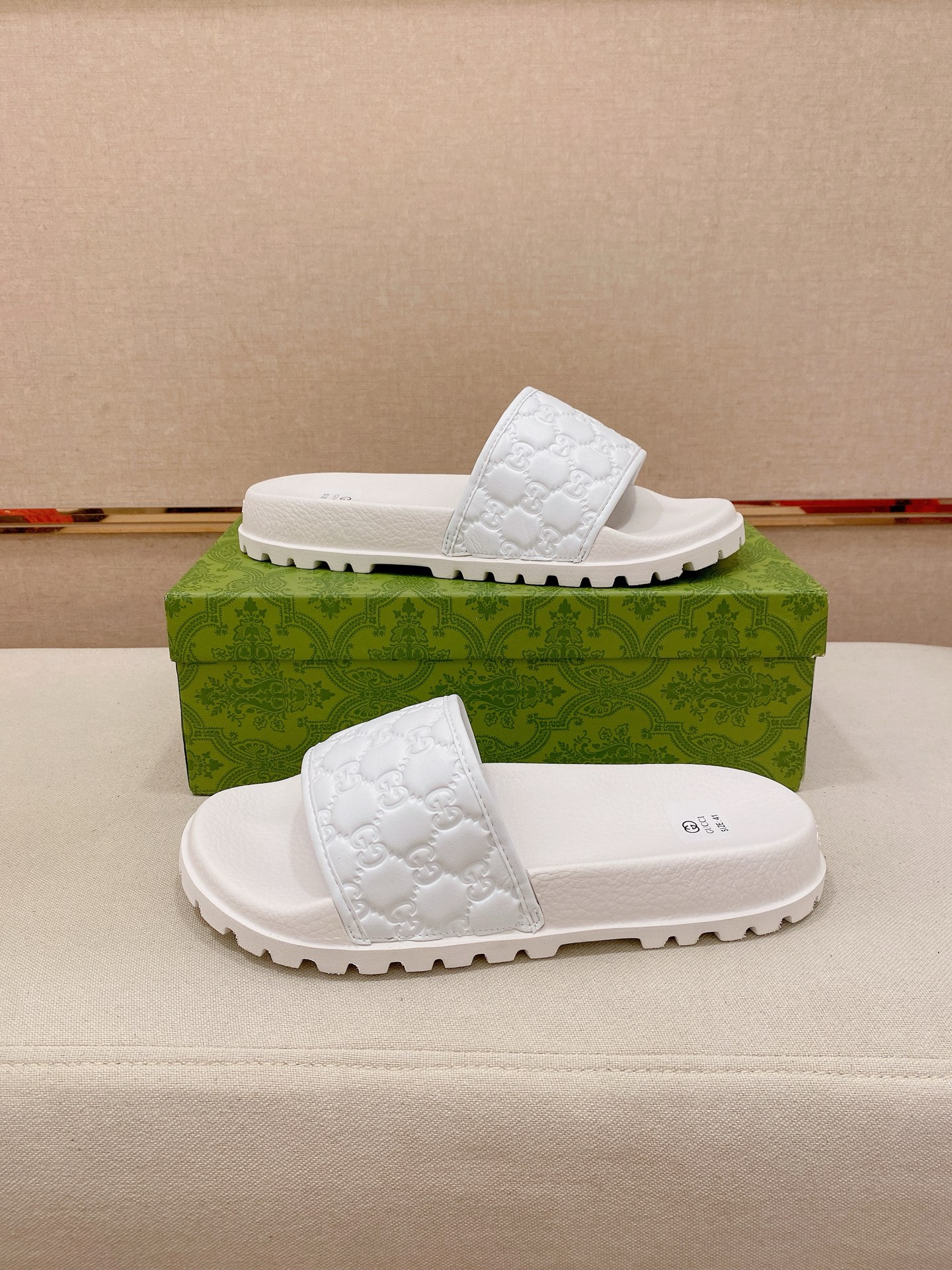 Gucci Style Men's Shoes style reference detail image 7 from source 781367