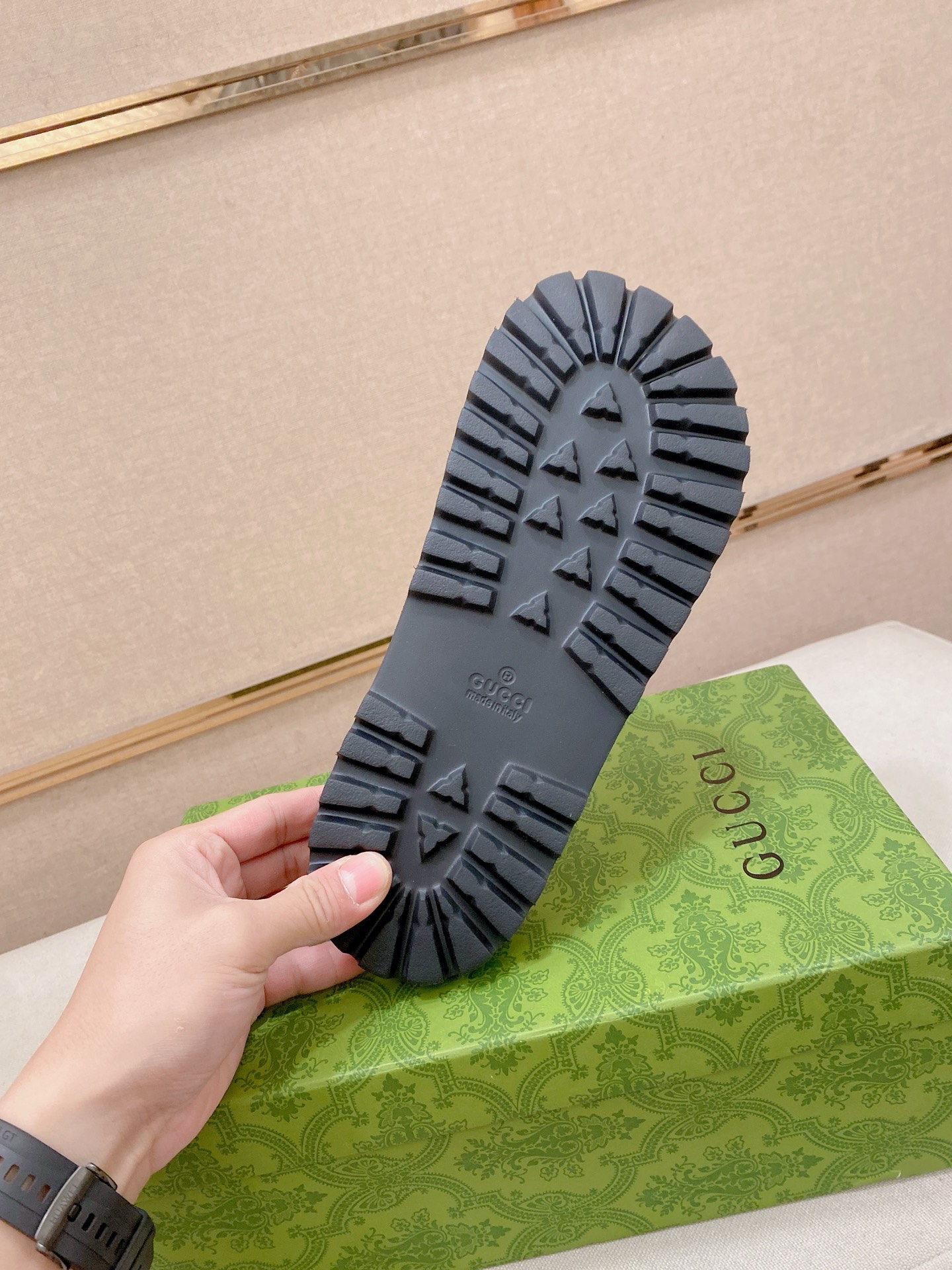 Gucci Style Men's Shoes style reference detail image 9 from source 781374