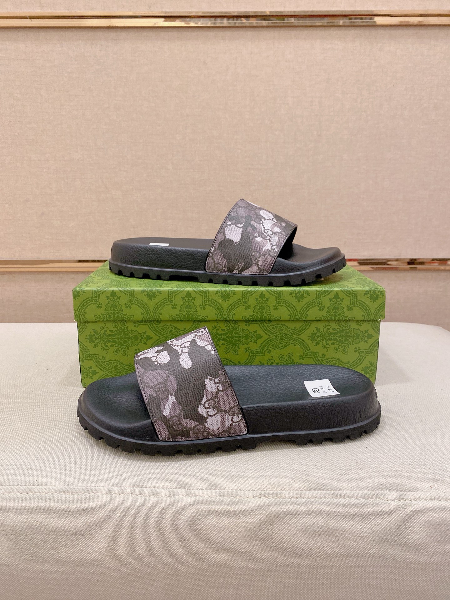 Gucci Style Men's Shoes style reference detail image 7 from source 781375