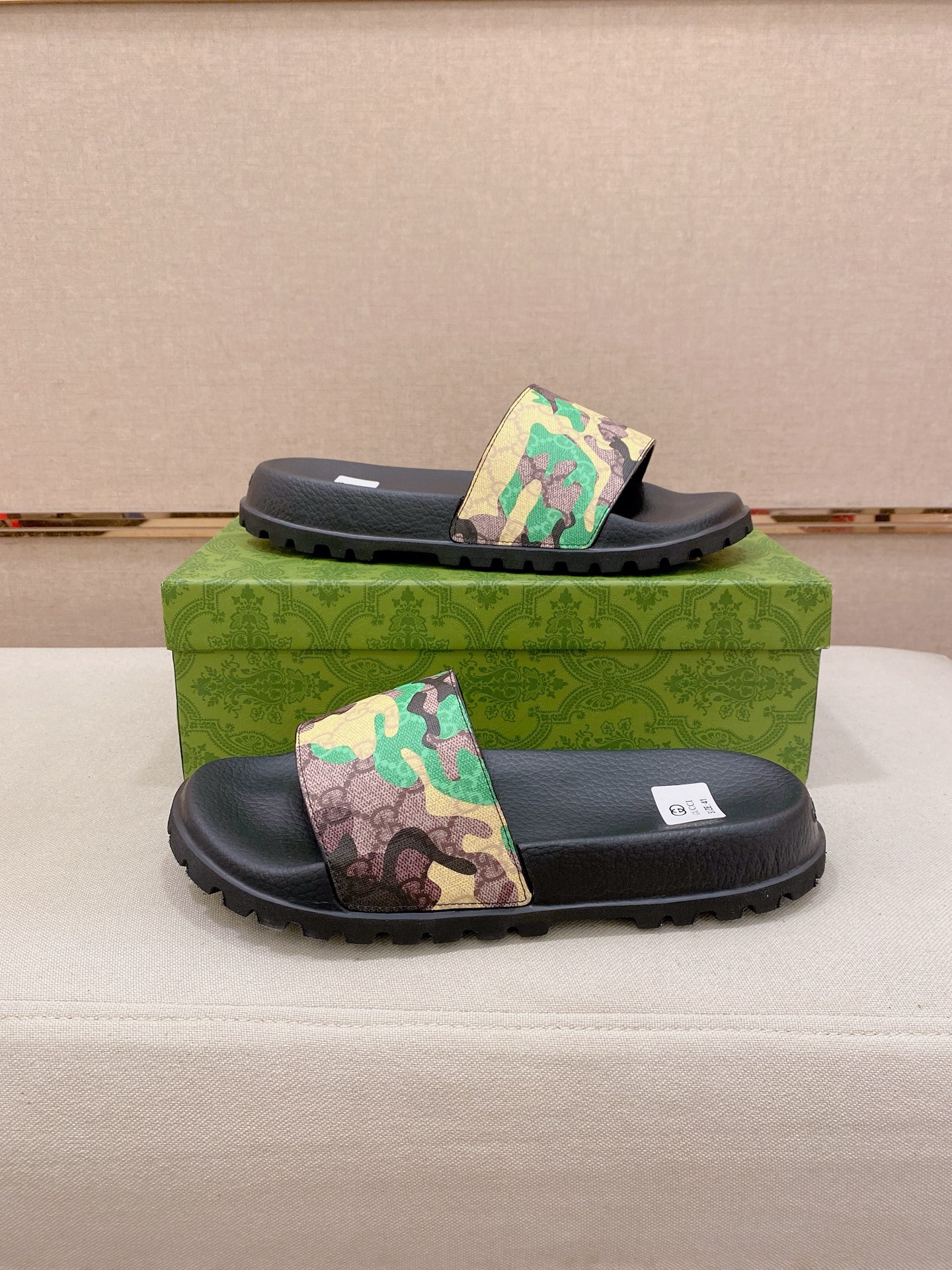Gucci Style Men's Shoes style reference detail image 7 from source 781376