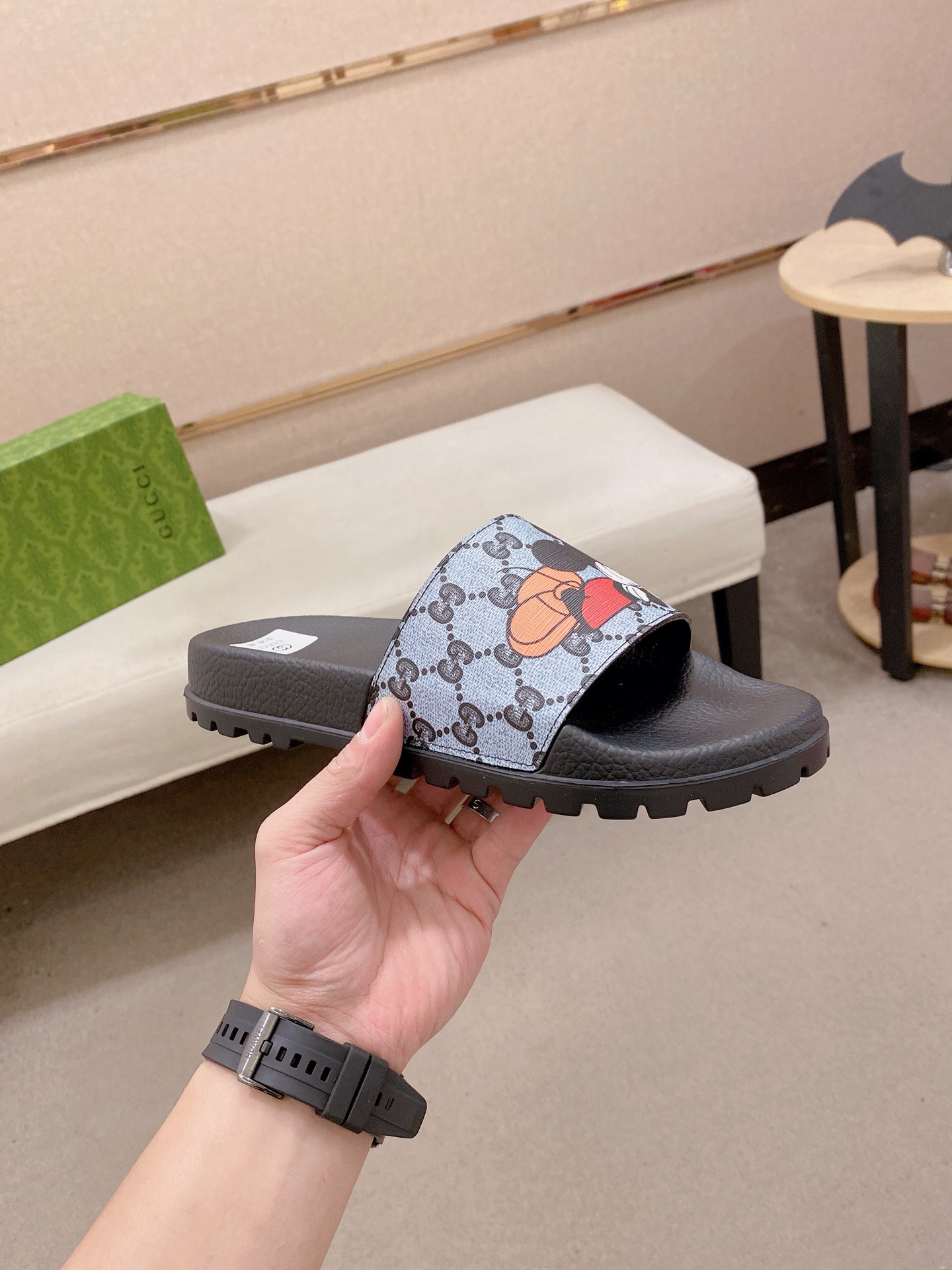 Gucci Style Men's Shoes style reference detail image 4 from source 781382