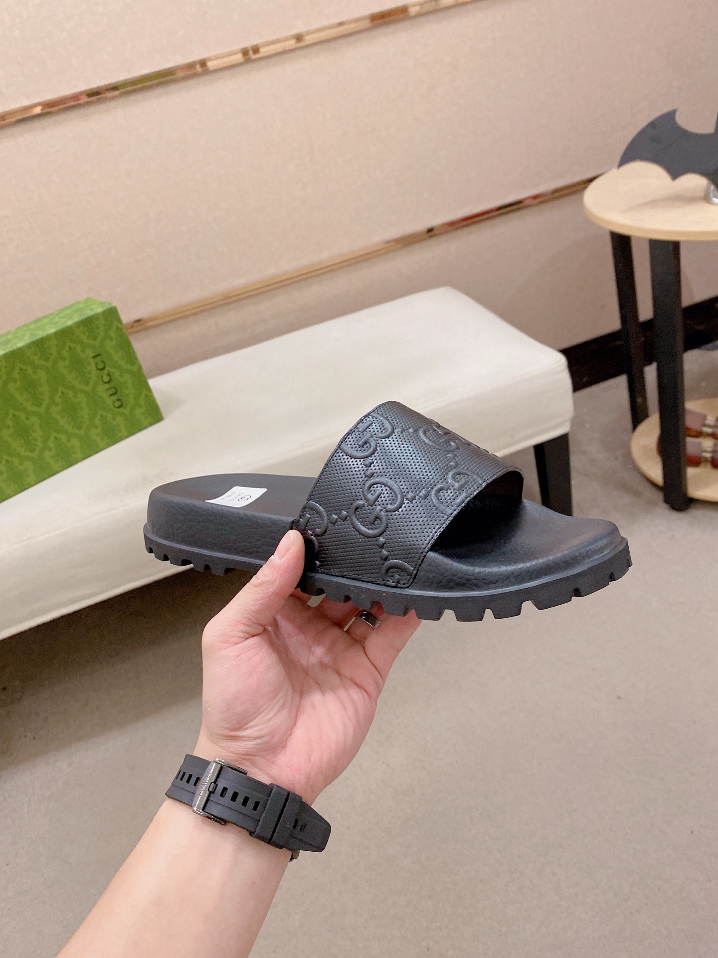 Gucci Style Men's Shoes style reference detail image 4 from source 781384