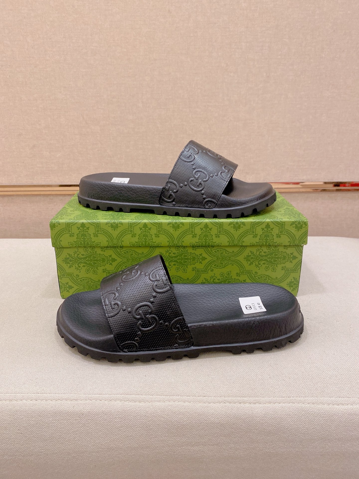 Gucci Style Men's Shoes style reference detail image 7 from source 781384
